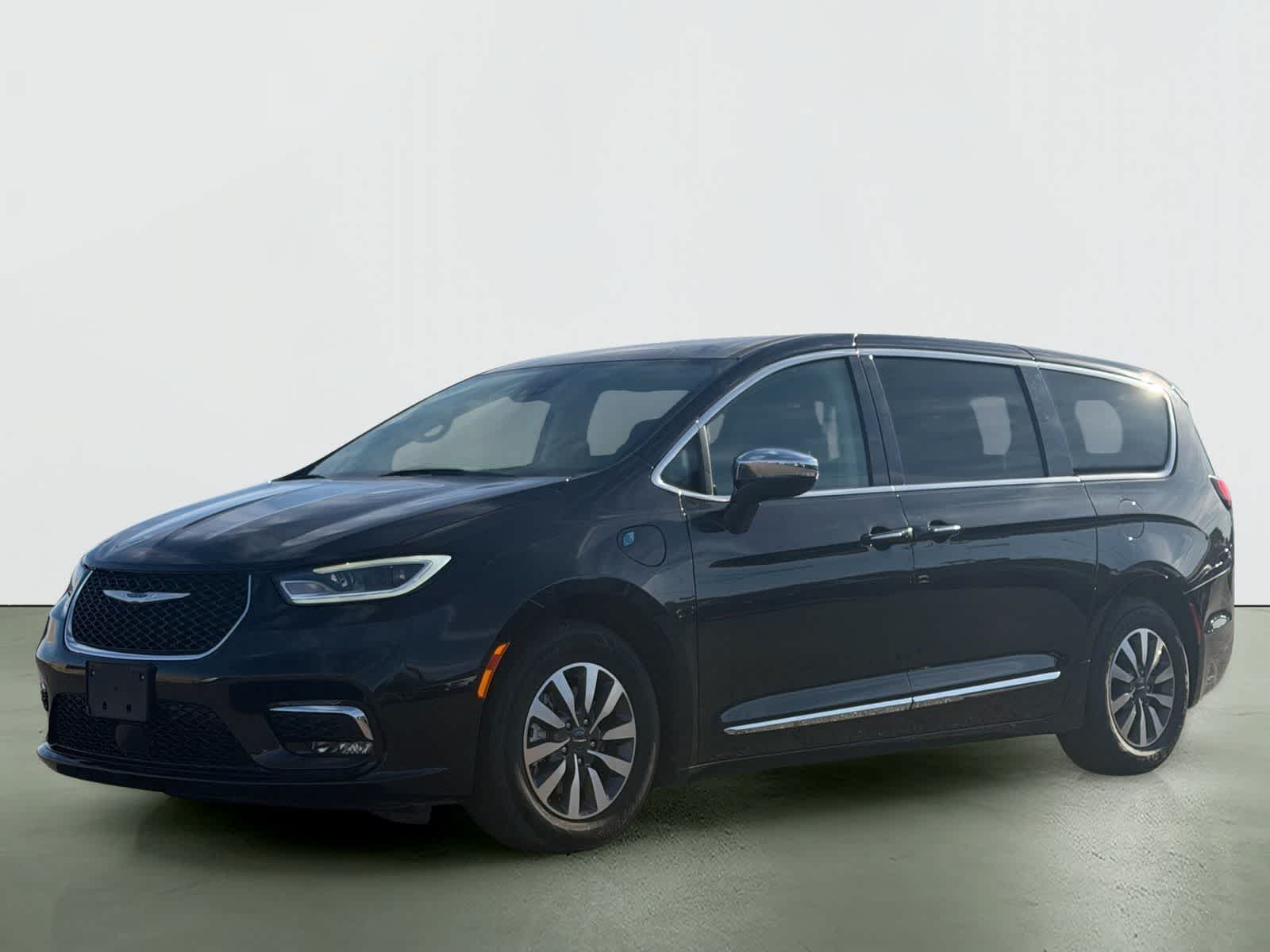 Thumbnail: 2023 Chrysler Pacifica - 2