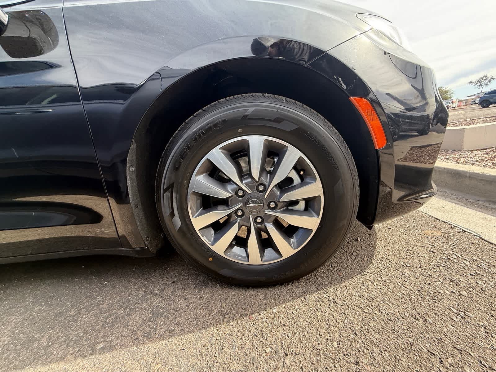 Thumbnail: 2024 Chrysler Pacifica - 6