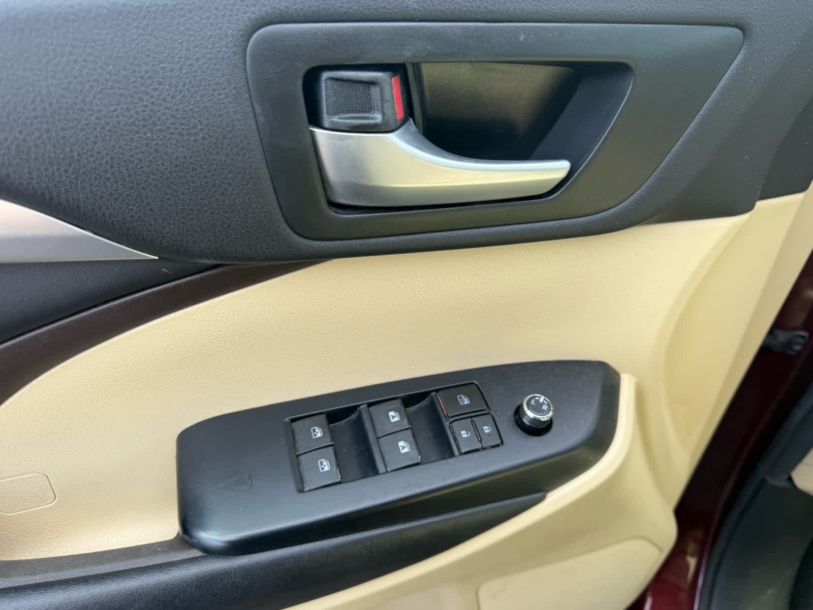 Thumbnail: 2016 Toyota Highlander - 14