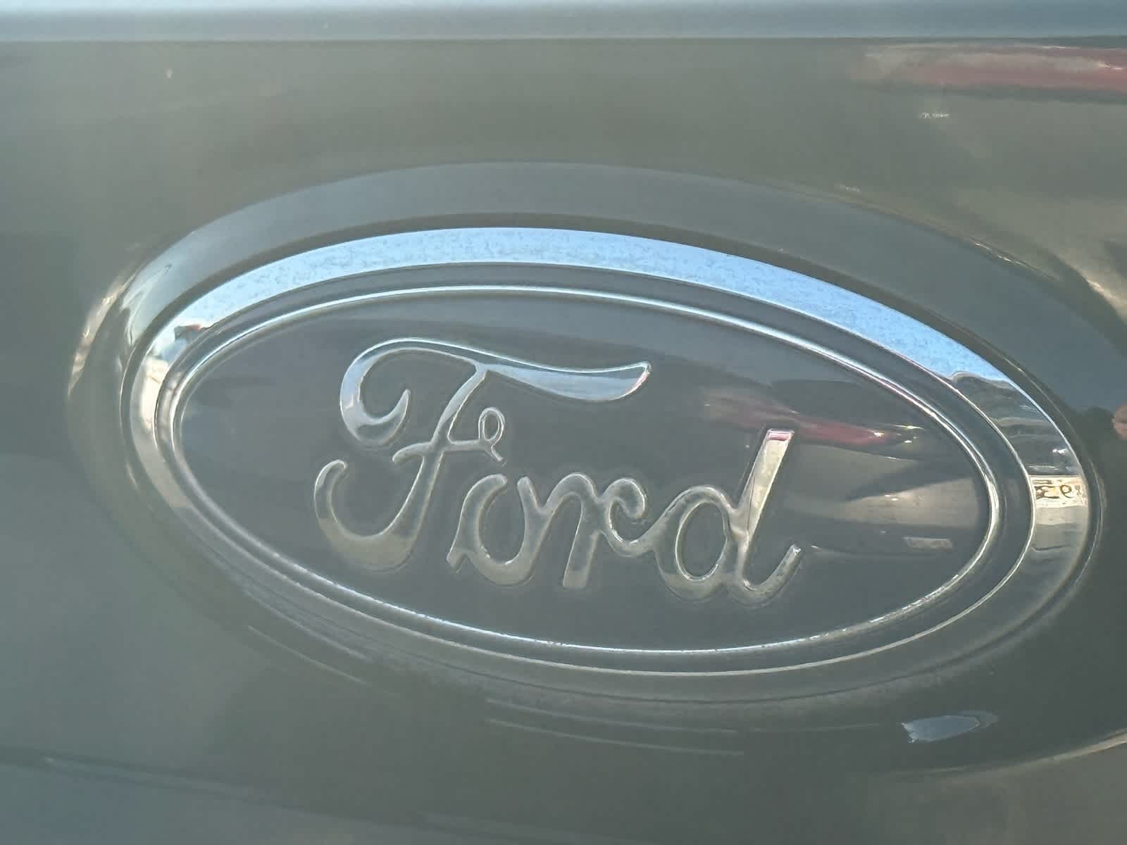2022 Ford Edge Titanium 3