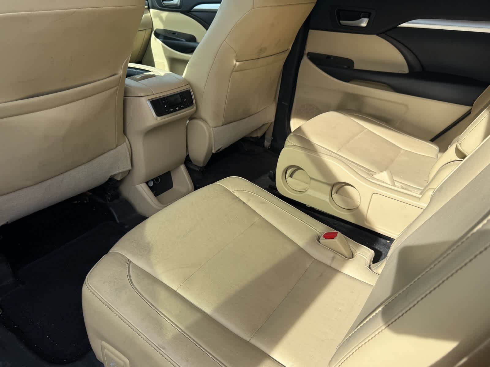 Thumbnail: 2016 Toyota Highlander - 10