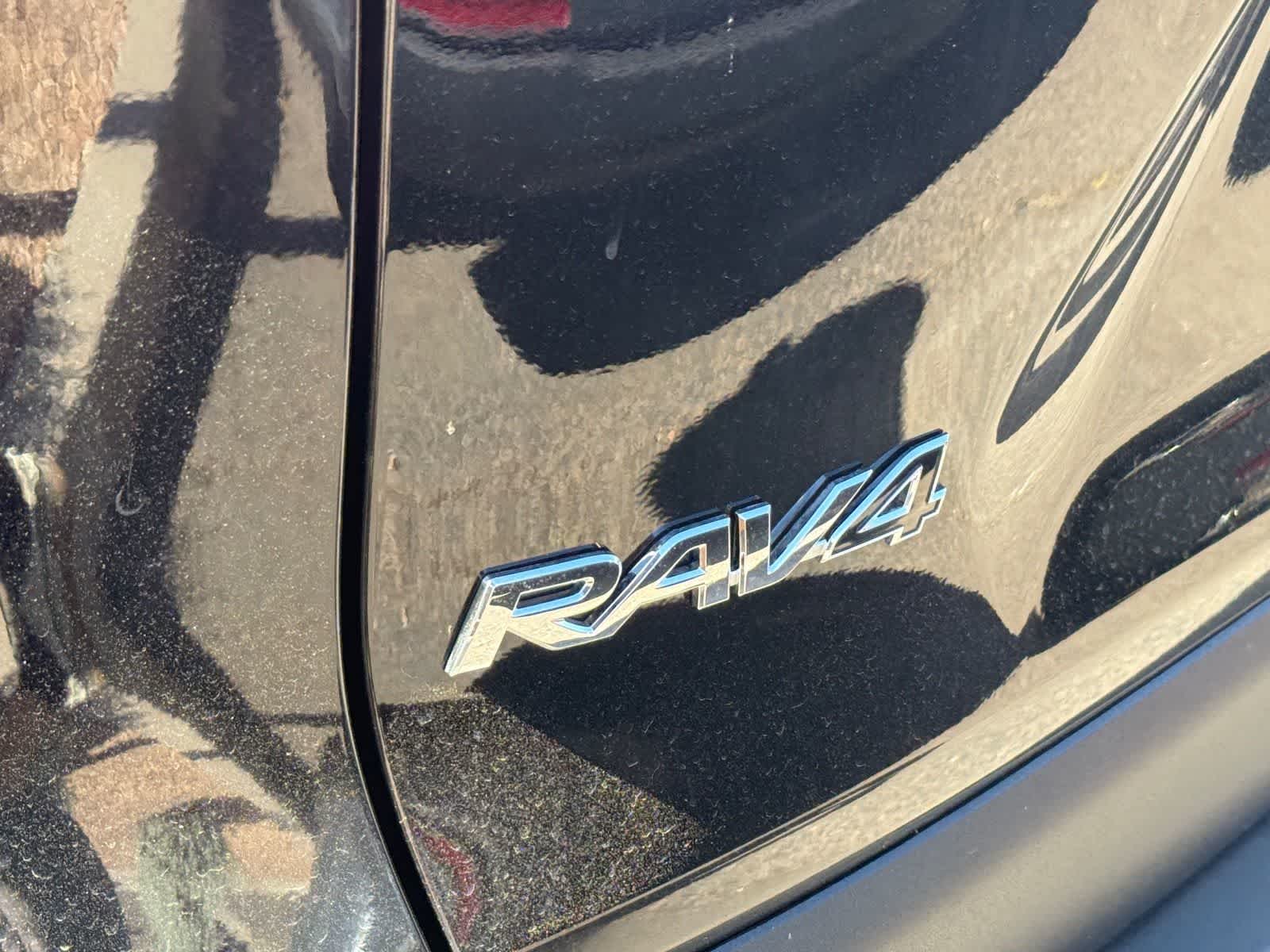 Thumbnail: 2021 Toyota RAV4 - 10