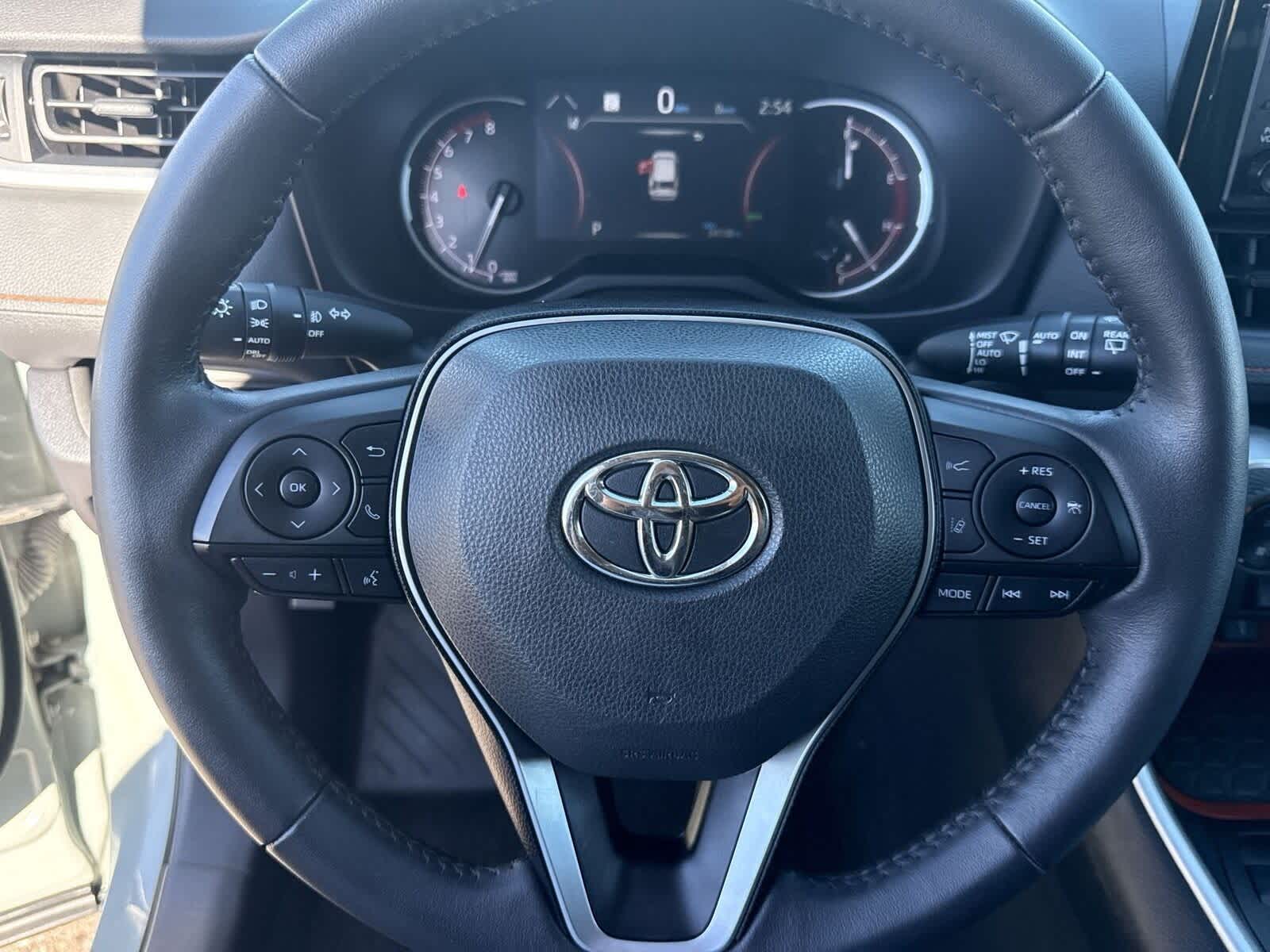 Thumbnail: 2022 Toyota RAV4 - 25