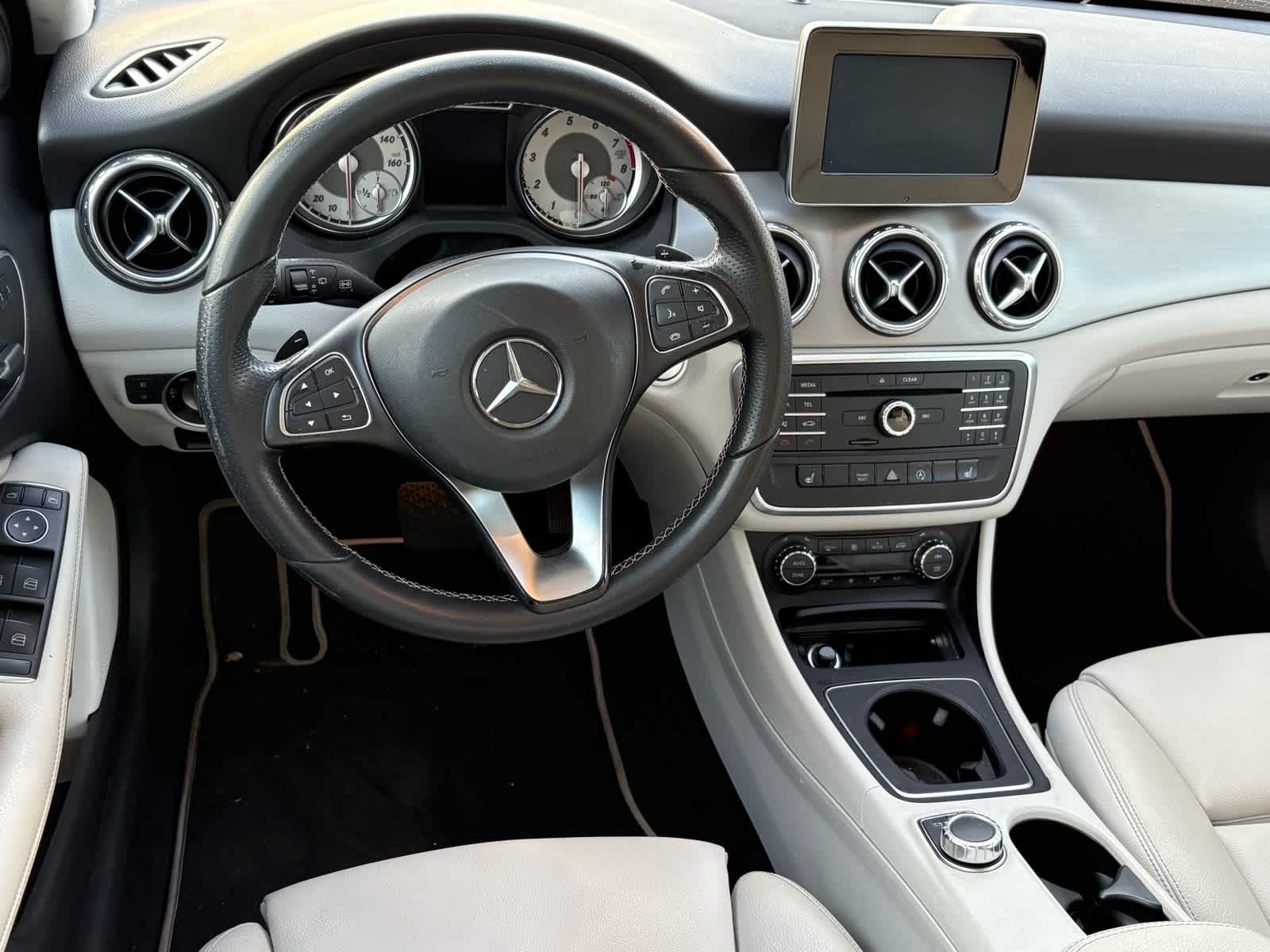 Thumbnail: 2016 Mercedes-Benz GLA - 10