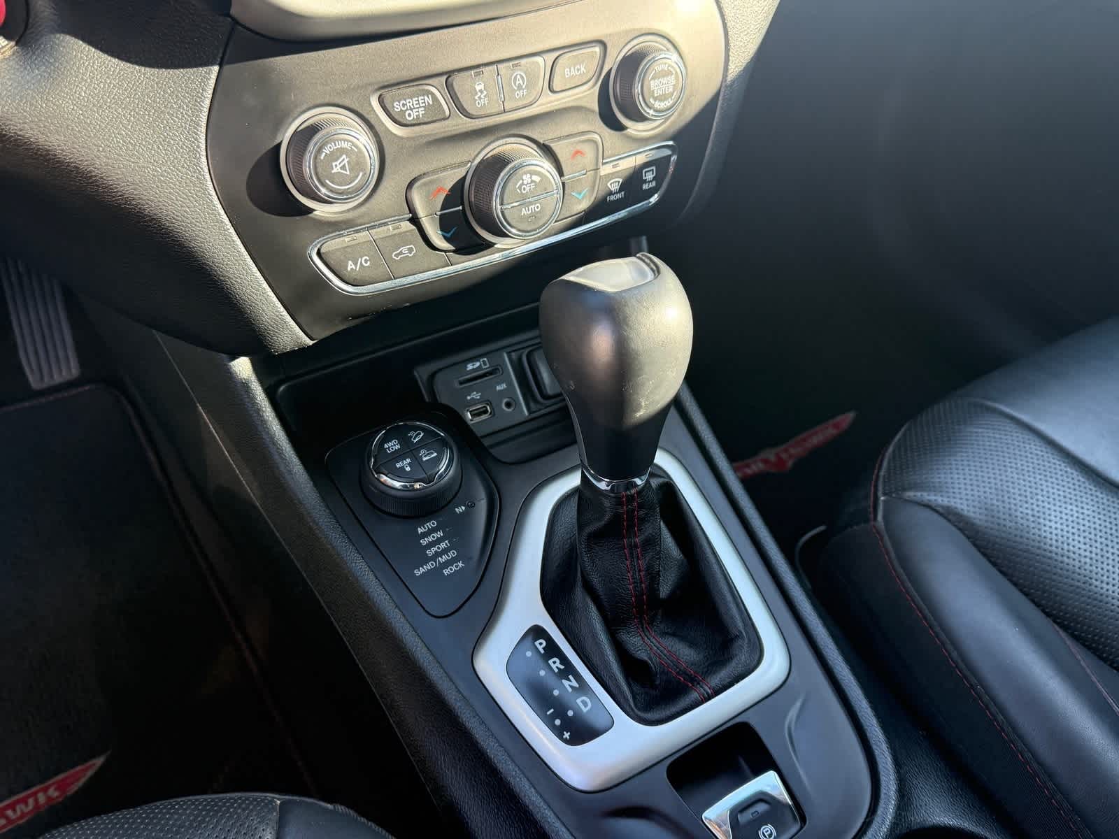 Thumbnail: 2016 Jeep Cherokee - 24