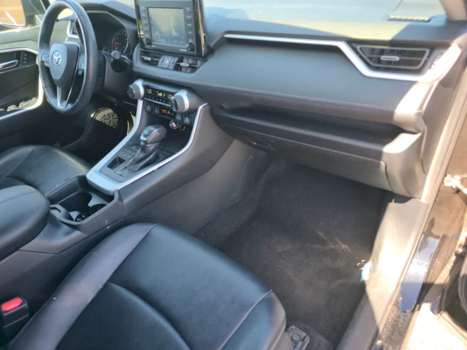 Thumbnail: 2020 Toyota RAV4 - 11