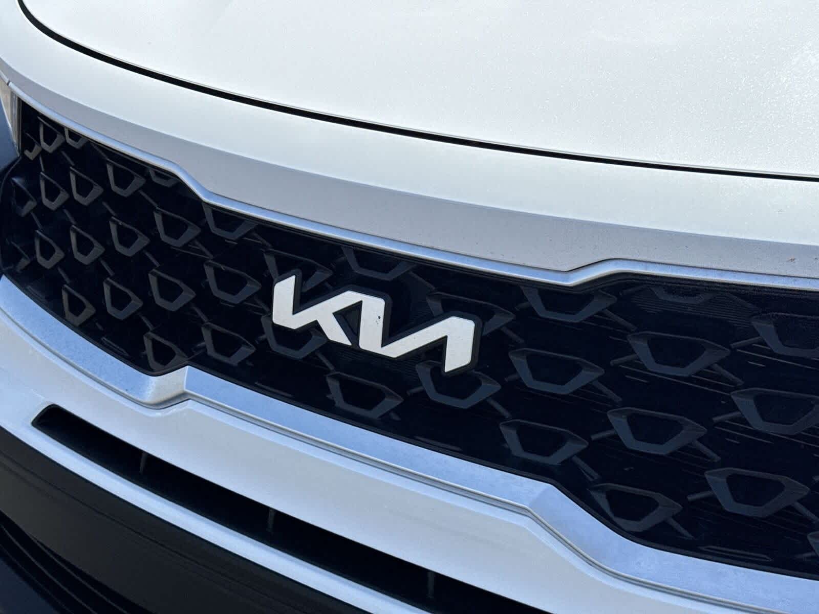 2022 Kia Sorento LX 32
