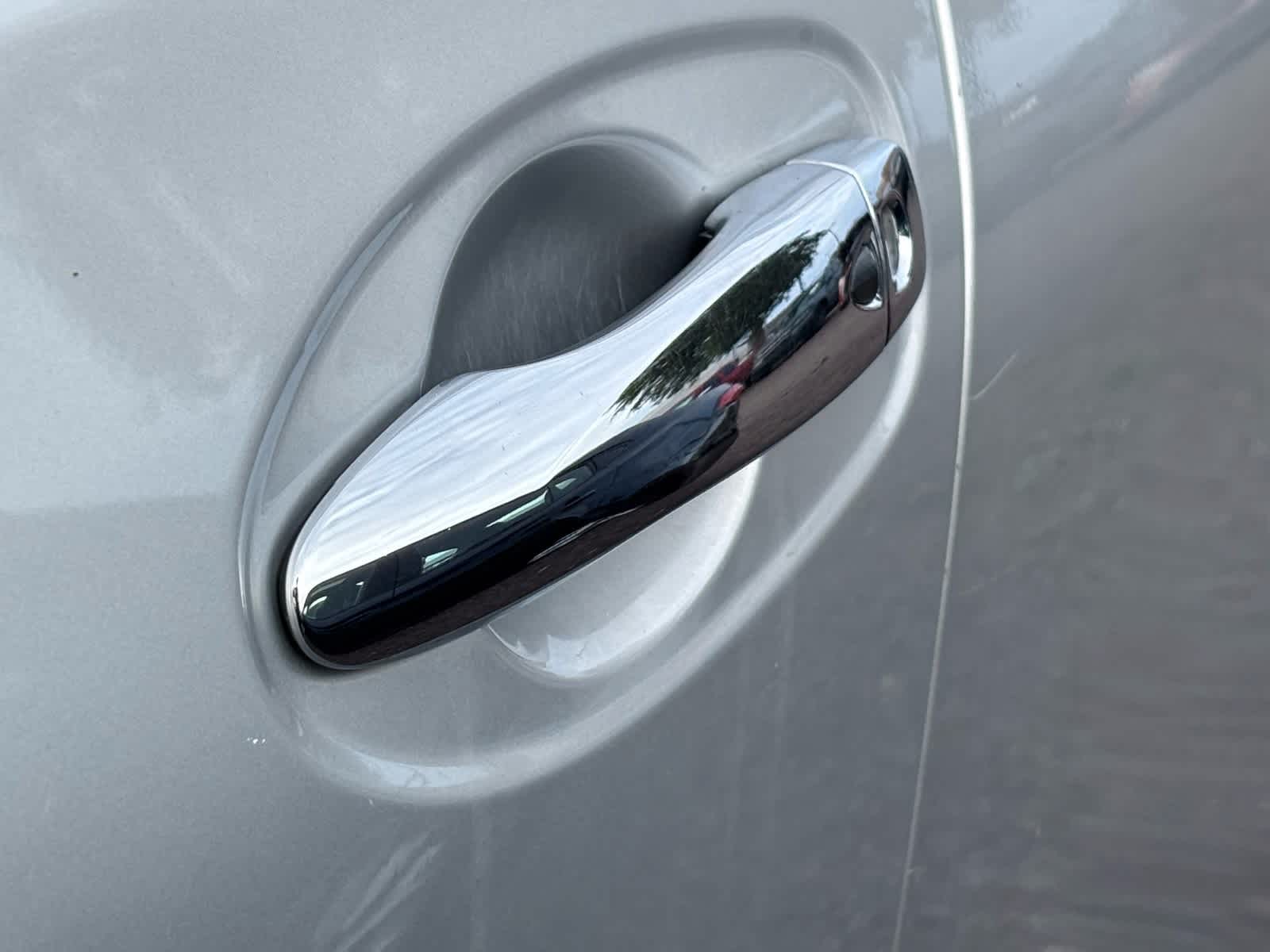 Thumbnail: 2018 Nissan Rogue - 17