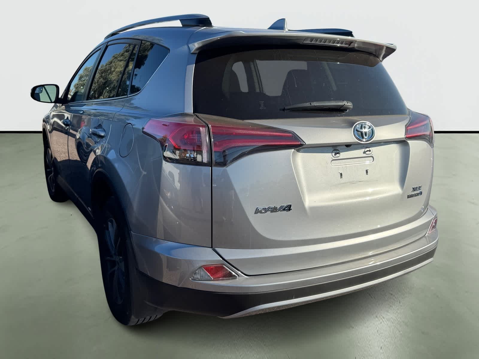 Thumbnail: 2018 Toyota RAV4 - 3