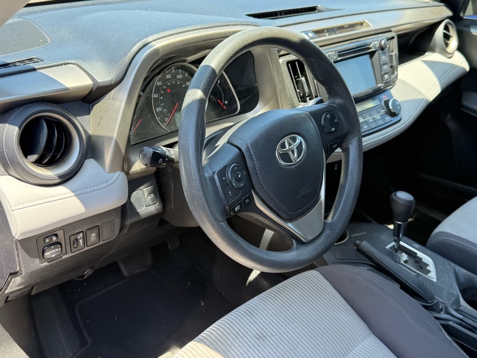 Thumbnail: 2015 Toyota RAV4 - 14