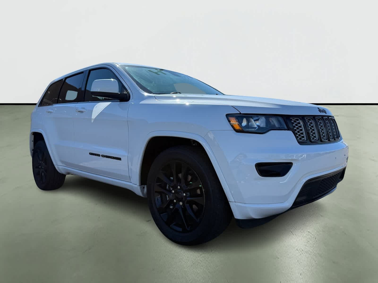 Thumbnail: 2019 Jeep Grand Cherokee - 4