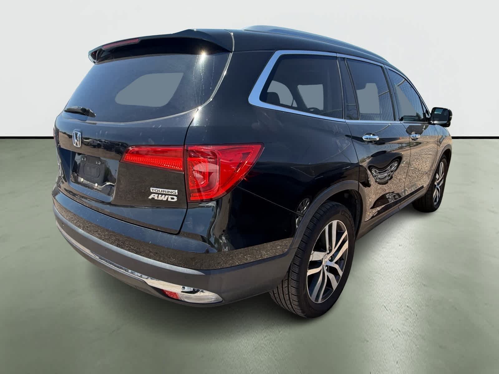 Thumbnail: 2016 Honda Pilot - 4