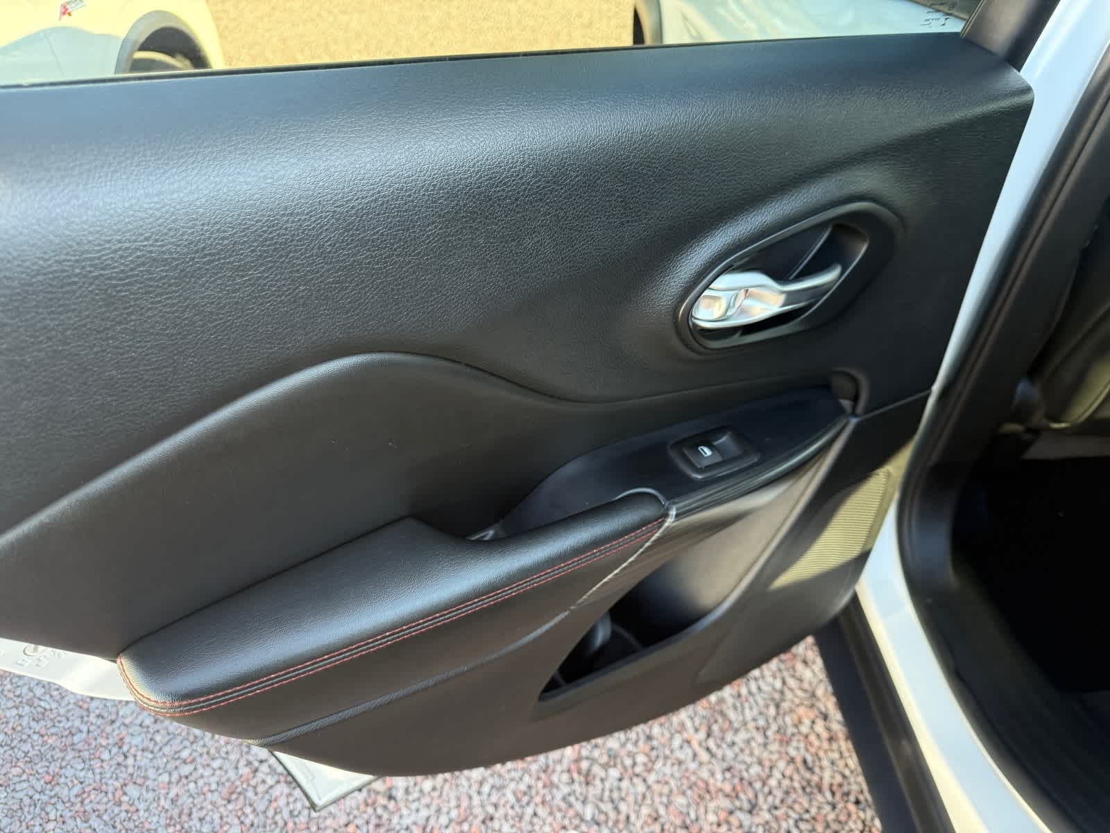 Thumbnail: 2016 Jeep Cherokee - 16