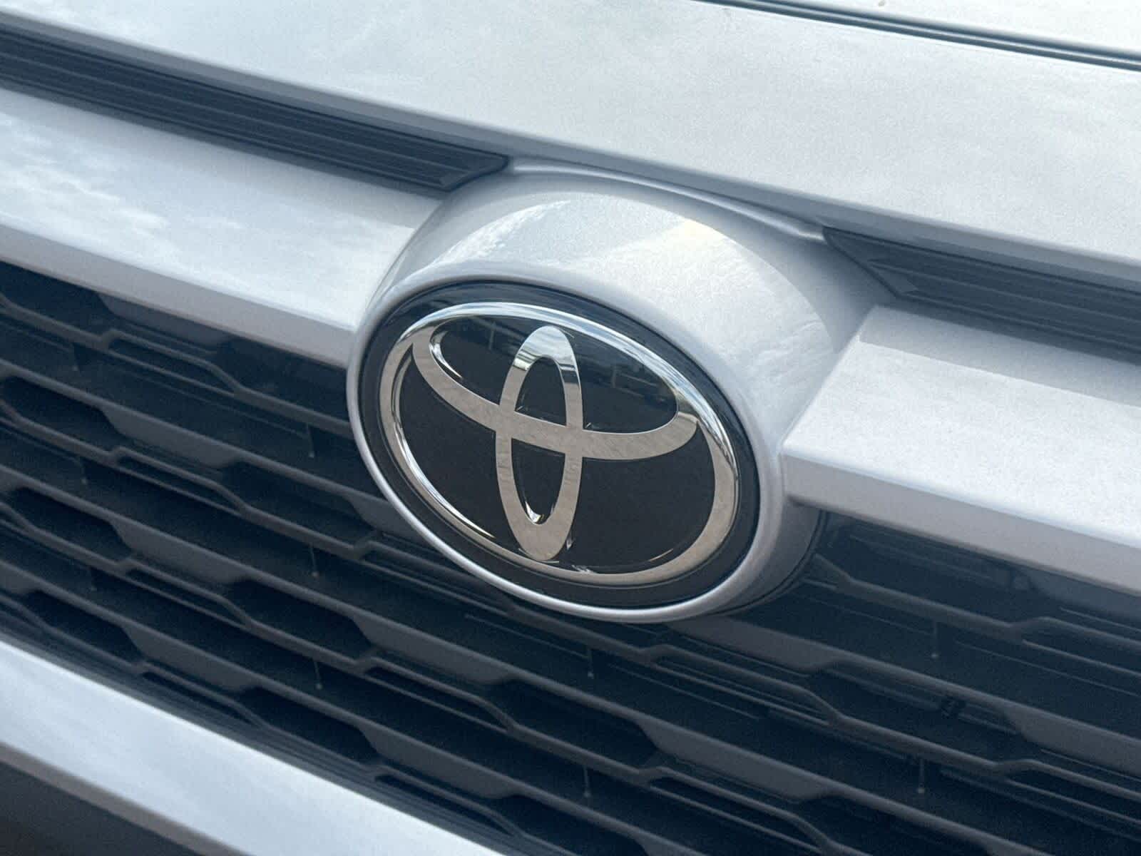 Thumbnail: 2025 Toyota RAV4 - 32