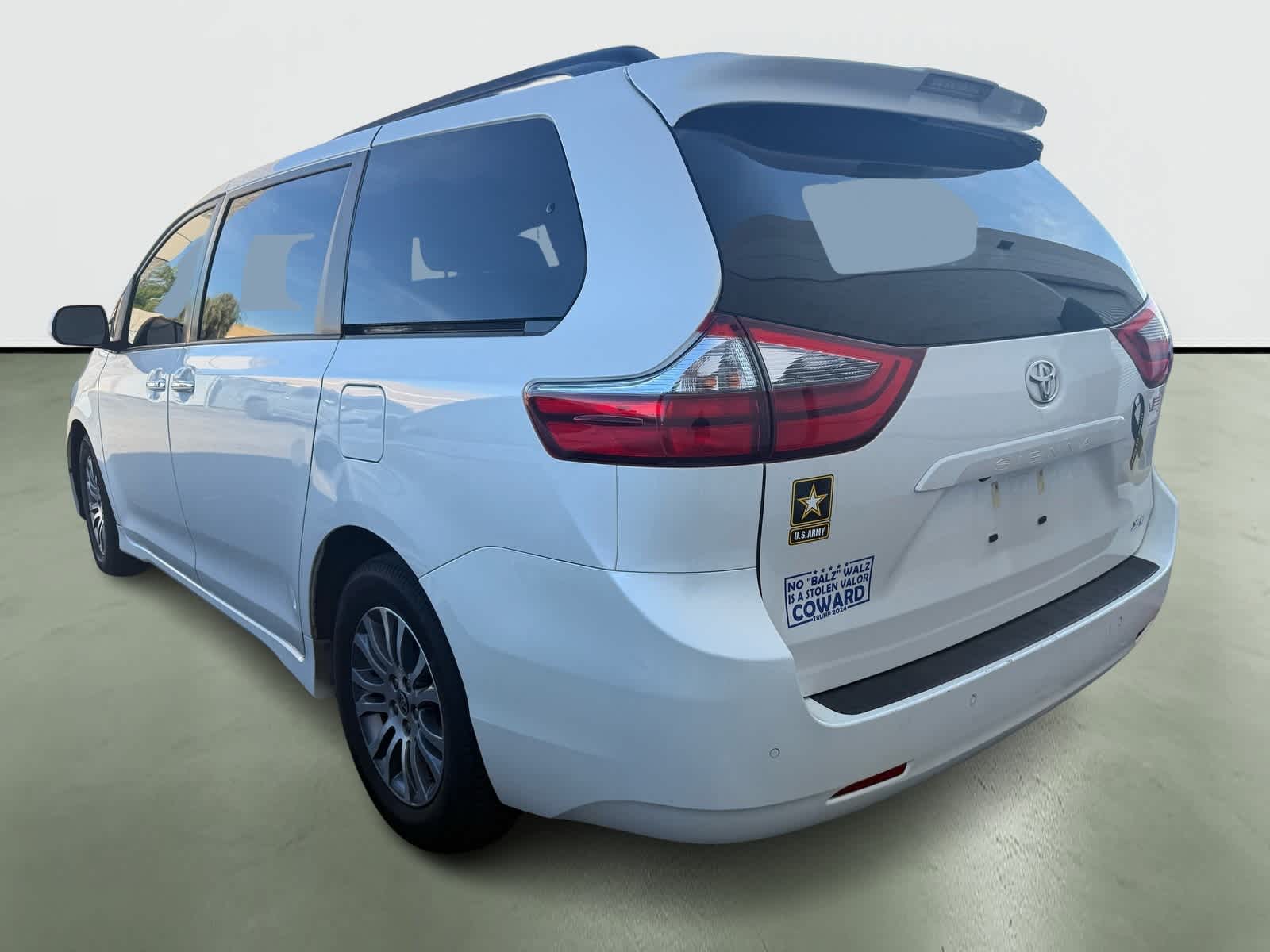Thumbnail: 2020 Toyota Sienna - 3