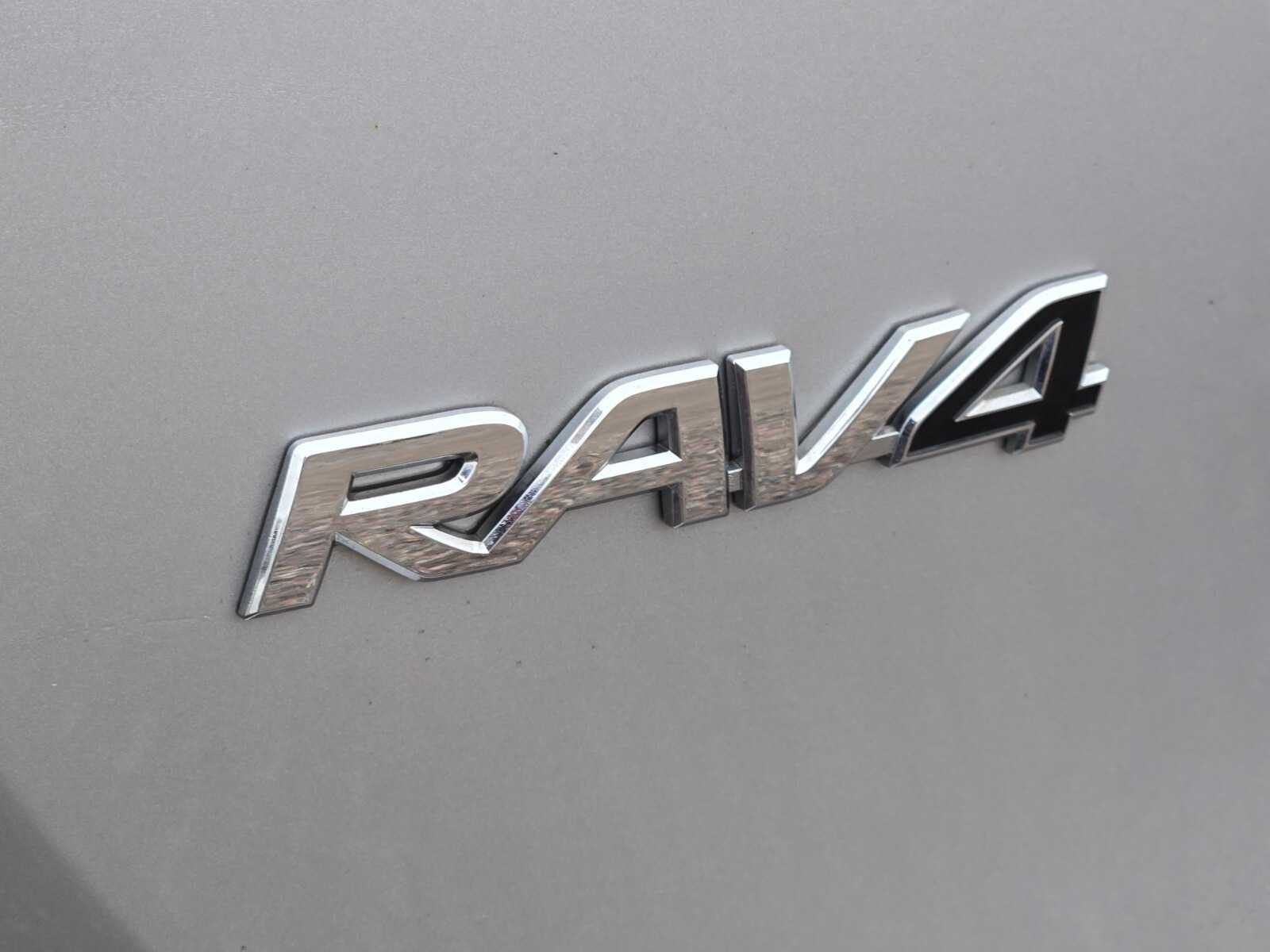 Thumbnail: 2018 Toyota RAV4 - 18