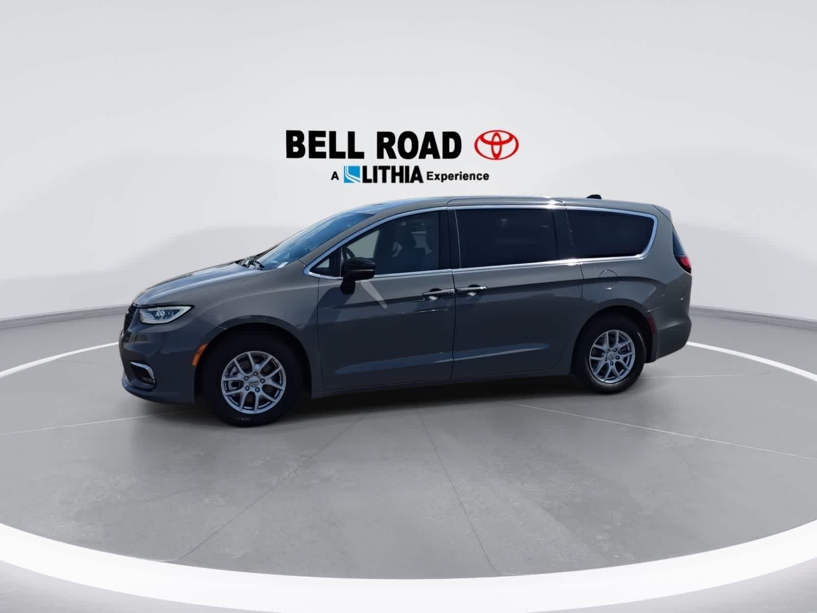 Thumbnail: 2025 Chrysler Pacifica - 4