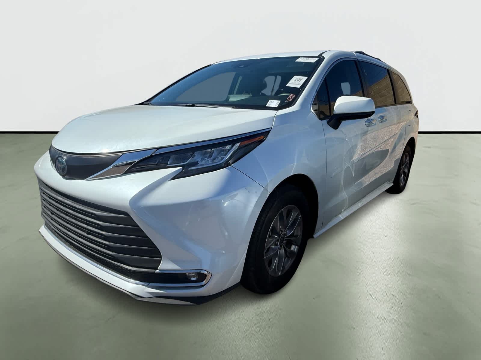 Thumbnail: 2022 Toyota Sienna - 2