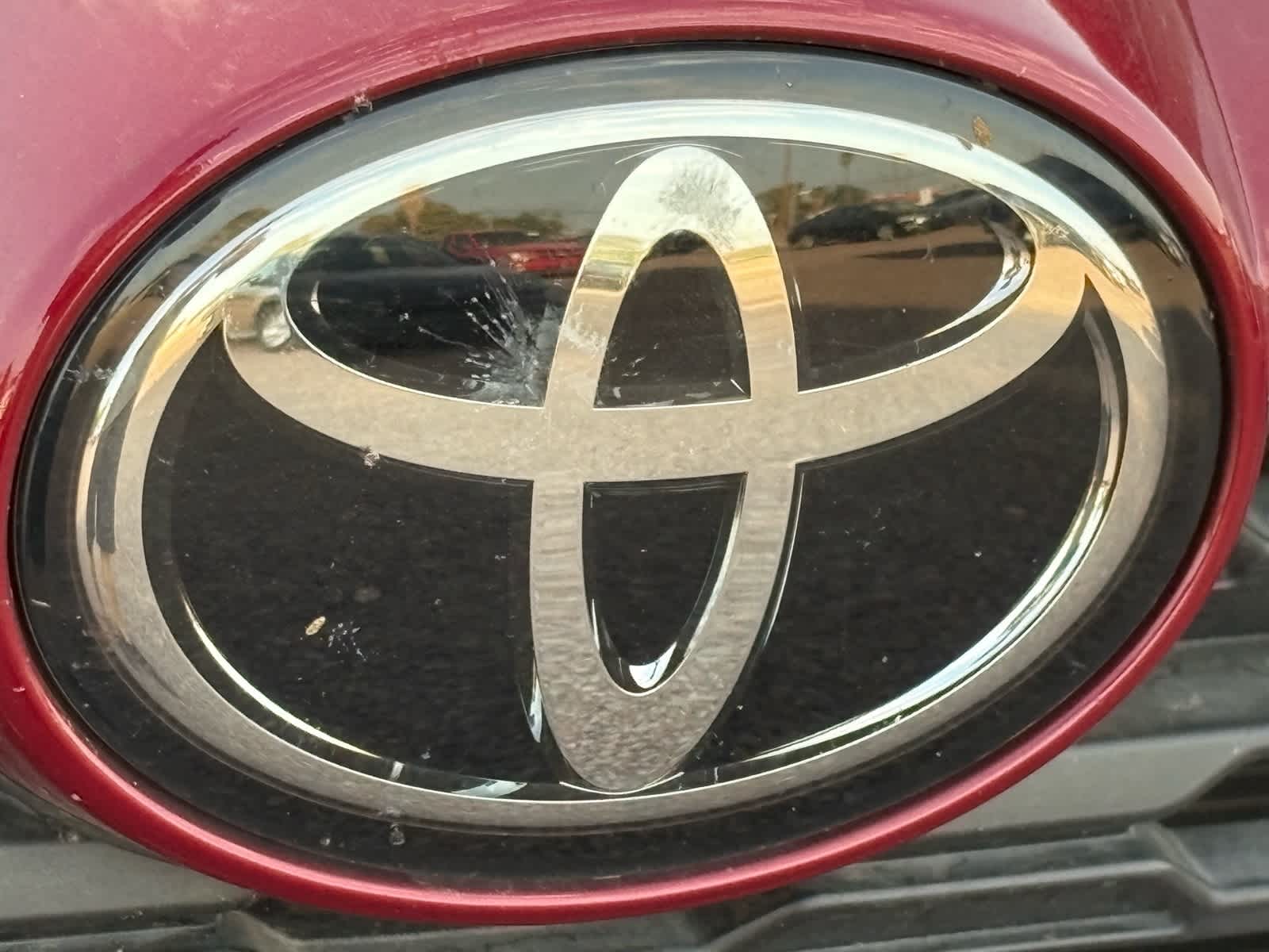 Thumbnail: 2022 Toyota RAV4 - 8
