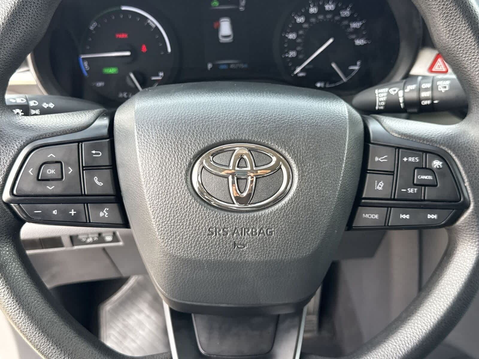 2024 Toyota Sienna LE 26