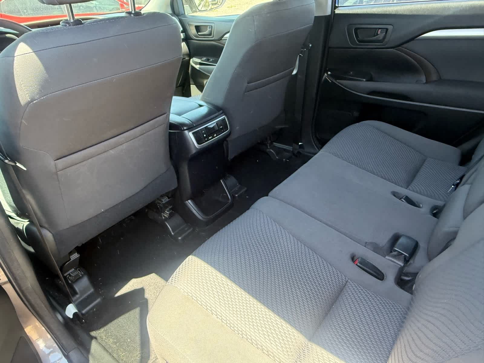 Thumbnail: 2015 Toyota Highlander - 17