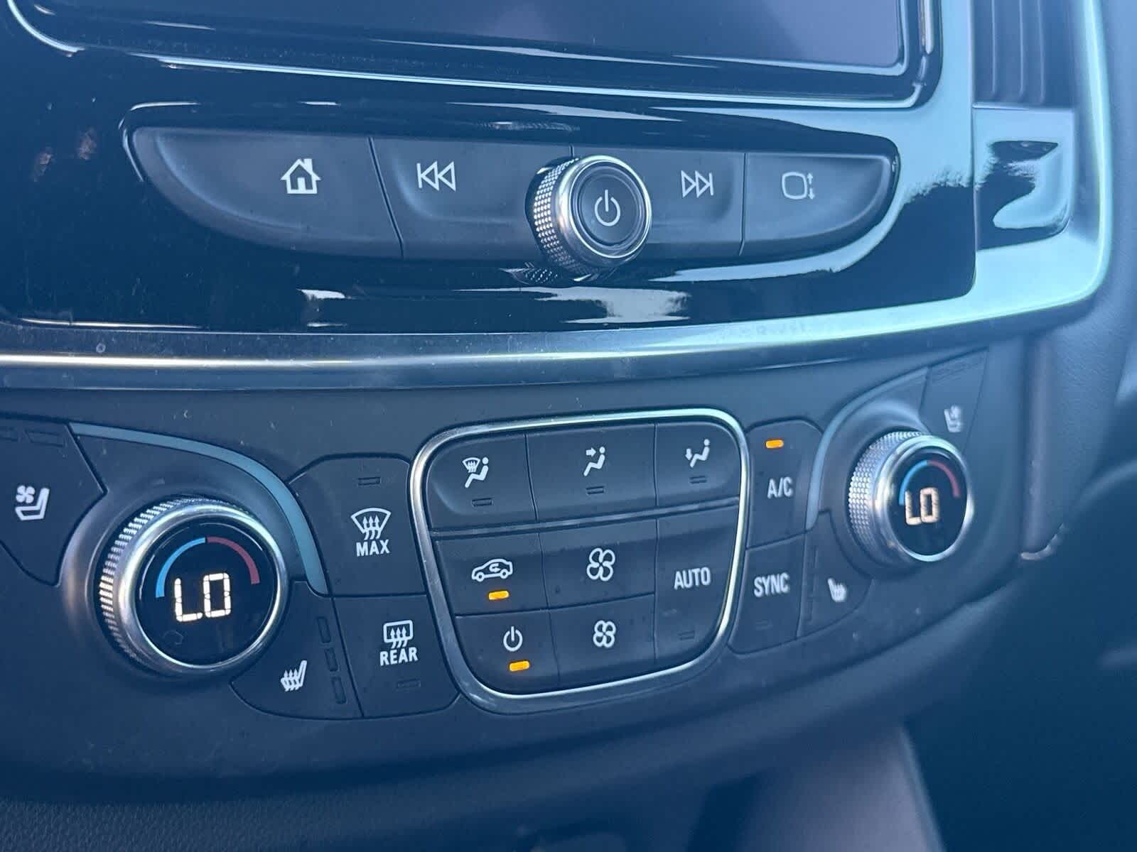 Thumbnail: 2023 Chevrolet Traverse - 22