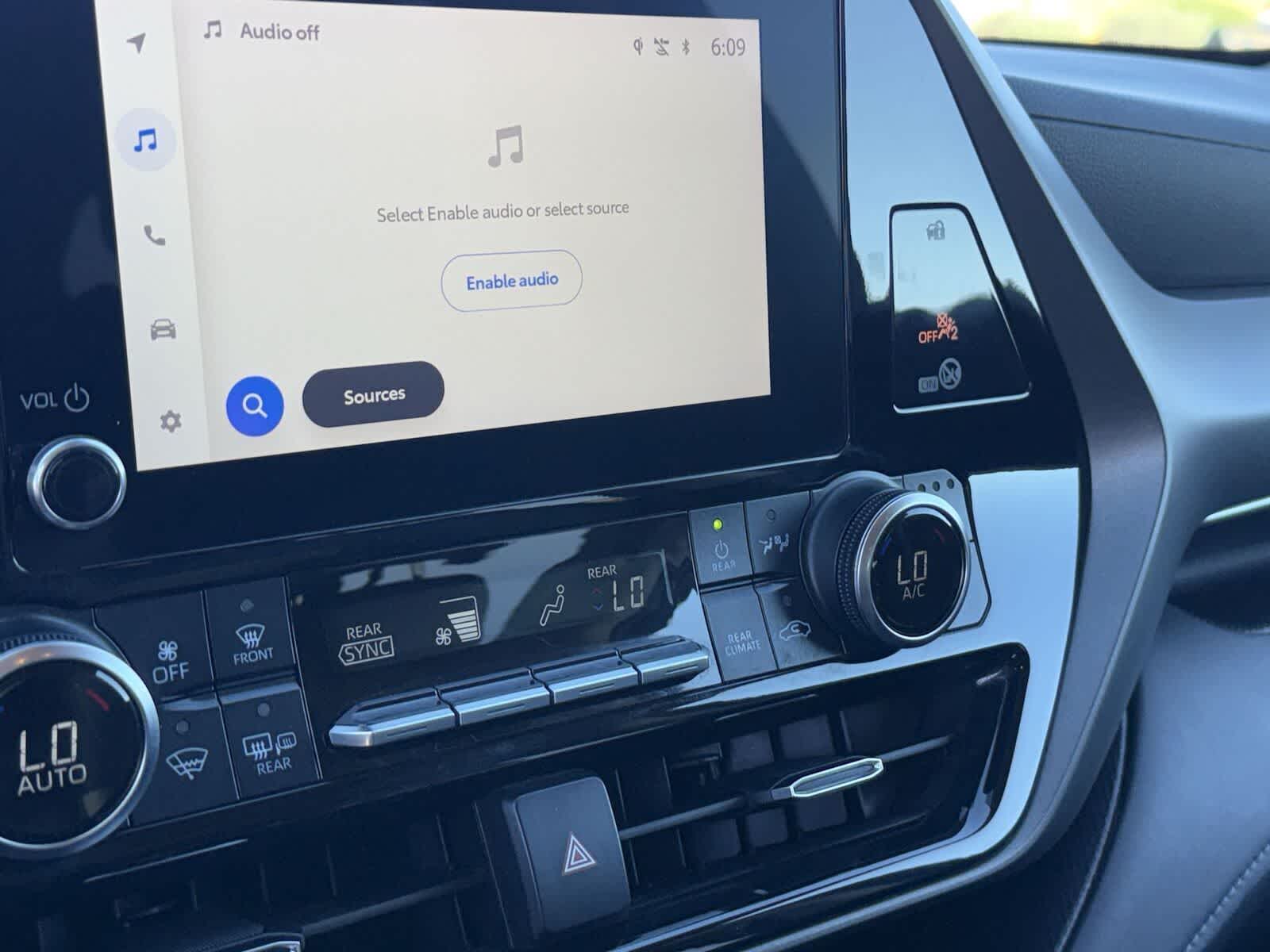 Thumbnail: 2023 Toyota Highlander - 20