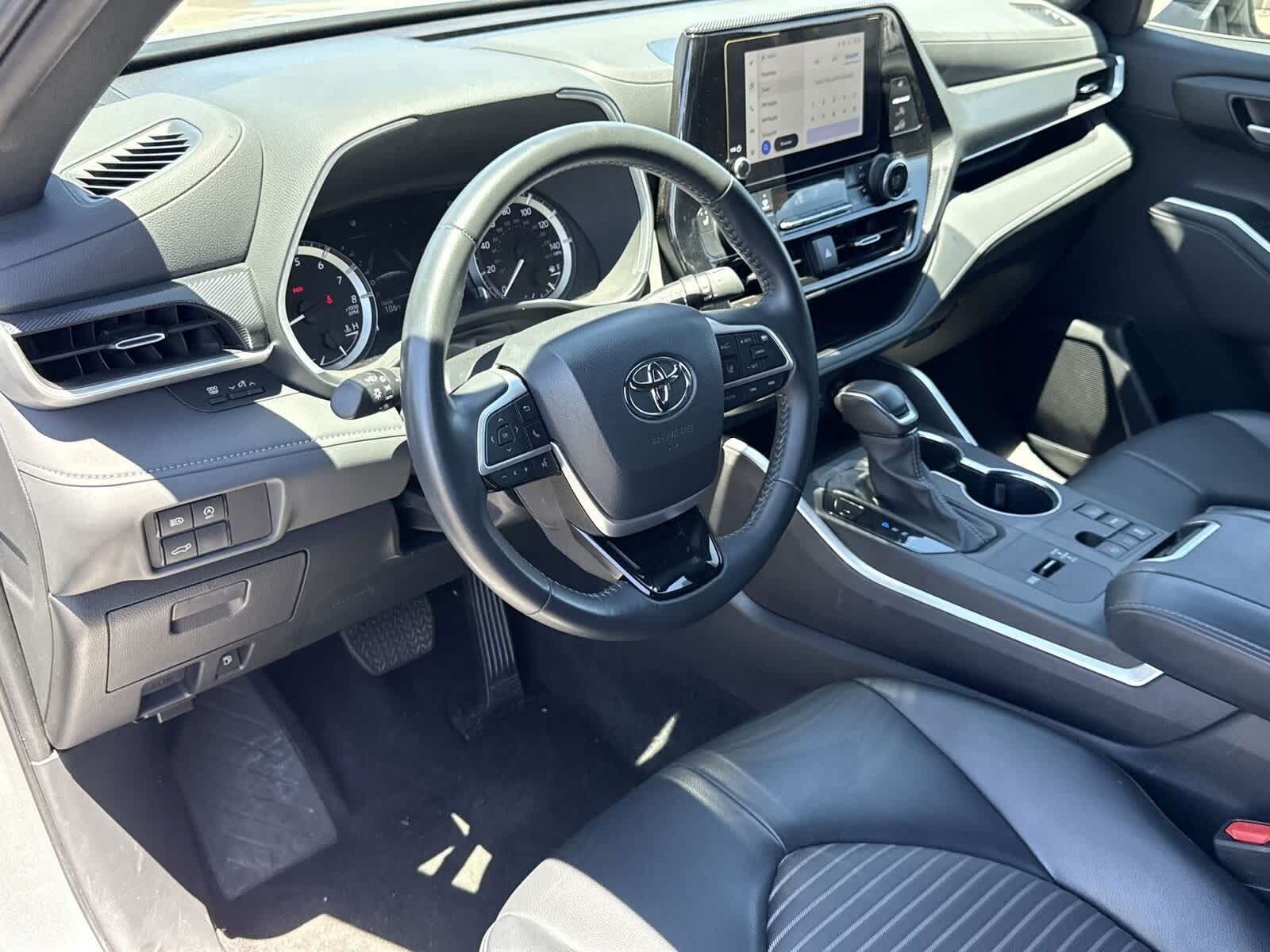 Thumbnail: 2024 Toyota Highlander - 16