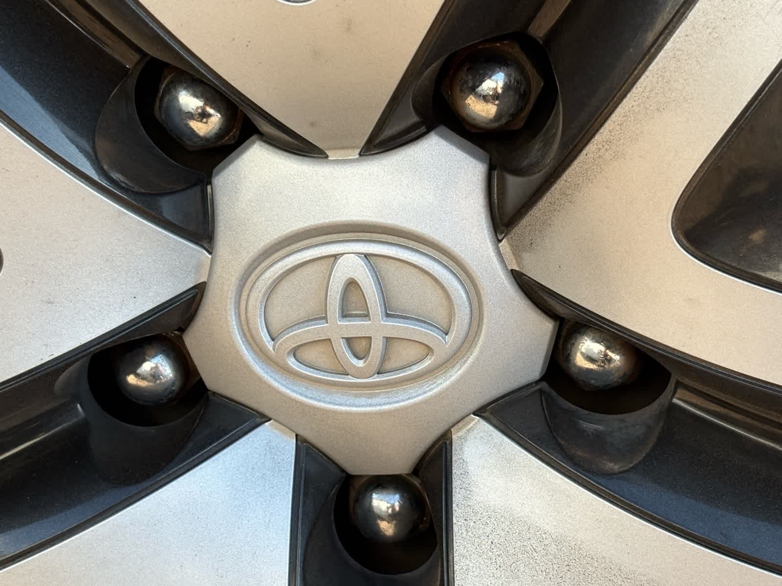 Thumbnail: 2018 Toyota RAV4 - 18