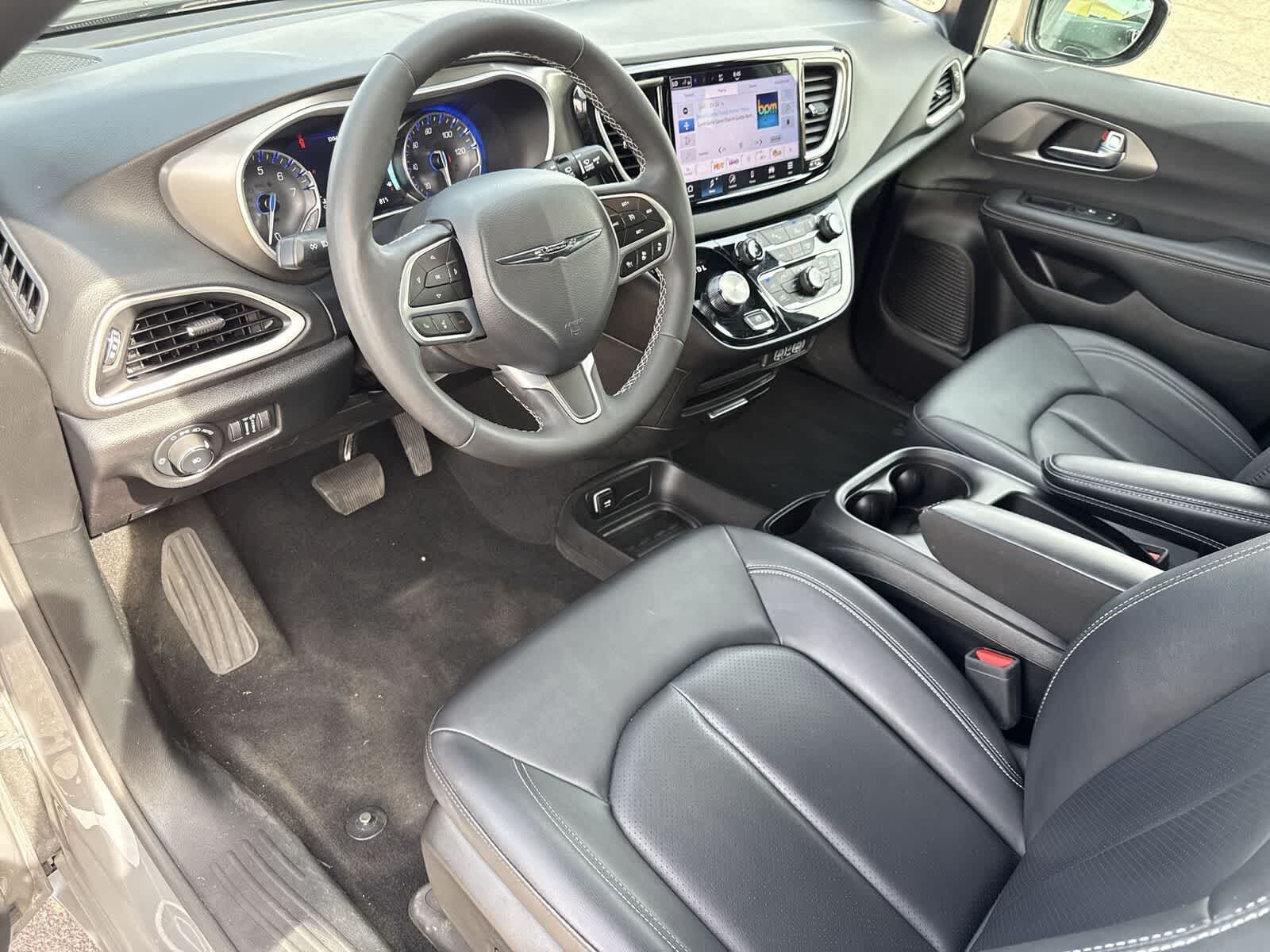 Thumbnail: 2025 Chrysler Pacifica - 17