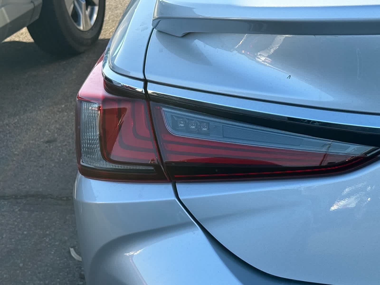 Thumbnail: 2020 Lexus ES - 11