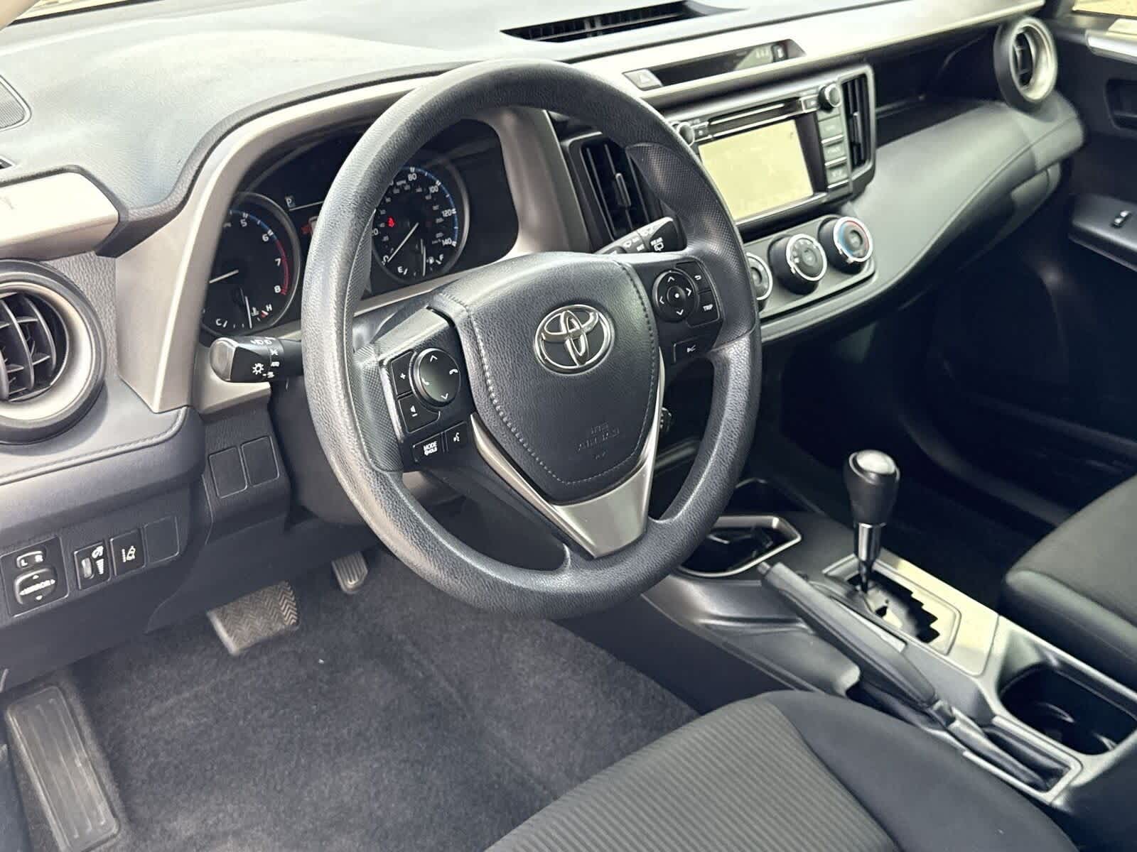 Thumbnail: 2018 Toyota RAV4 - 16