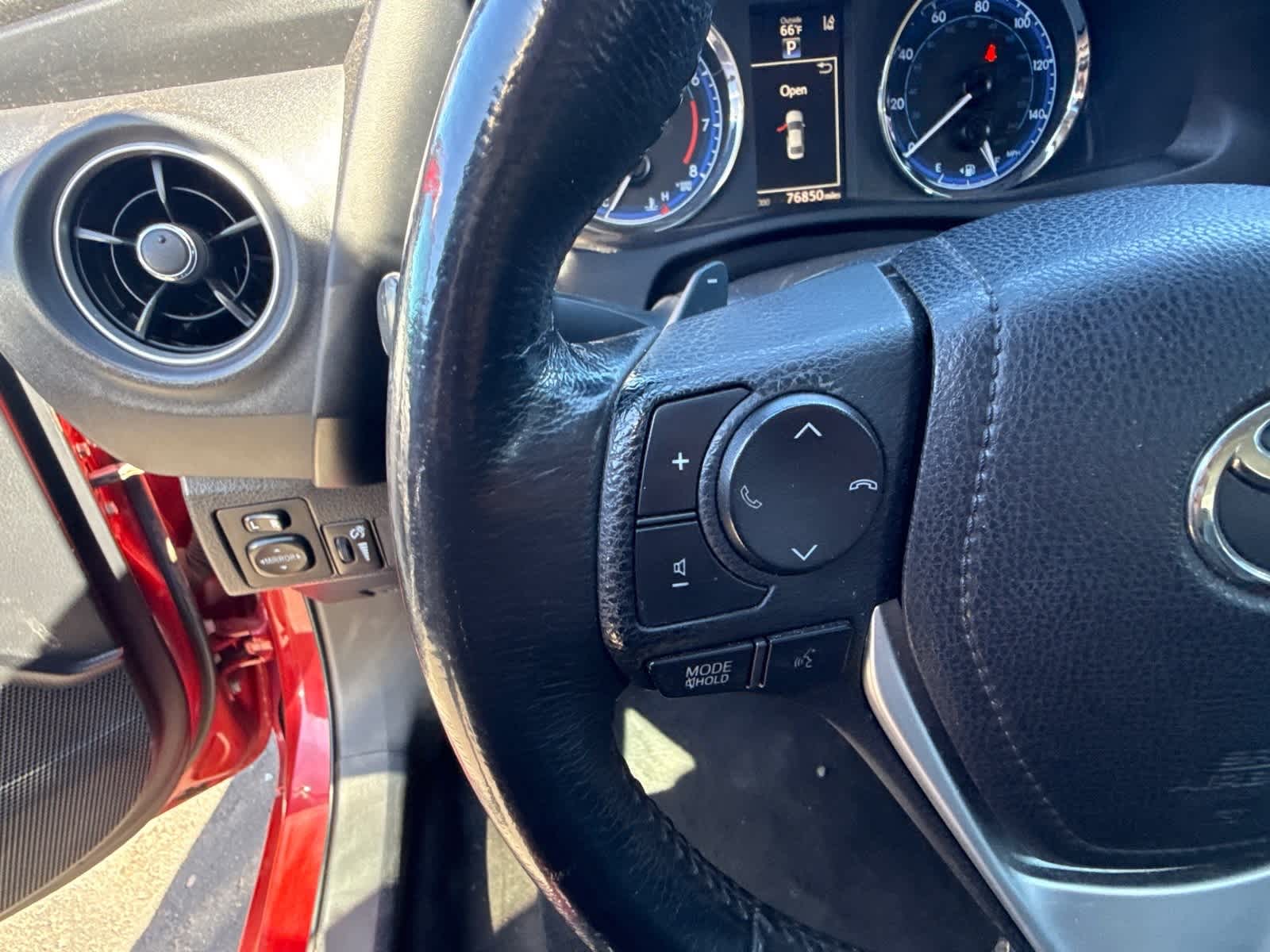 Thumbnail: 2018 Toyota Corolla - 16