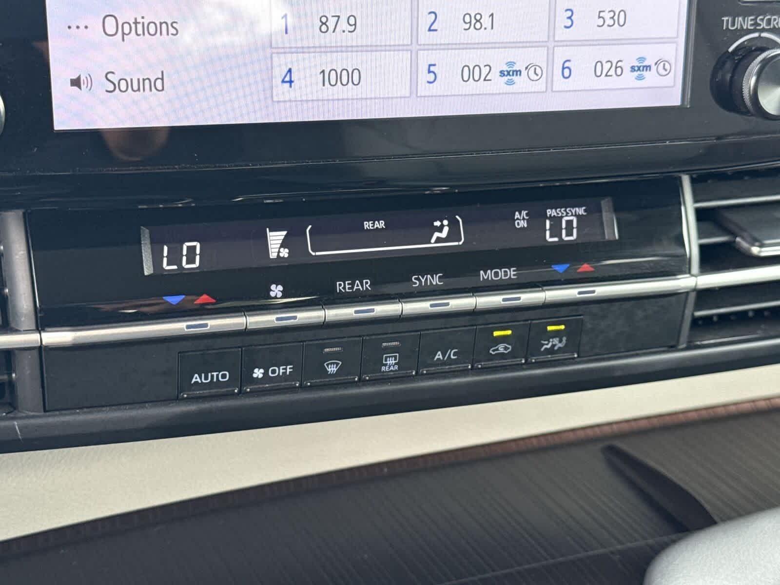 2024 Toyota Sienna LE 22