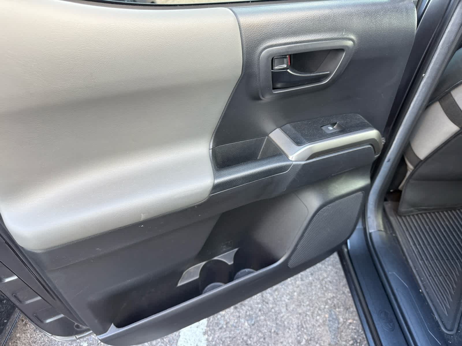 Thumbnail: 2022 Toyota Tacoma - 11