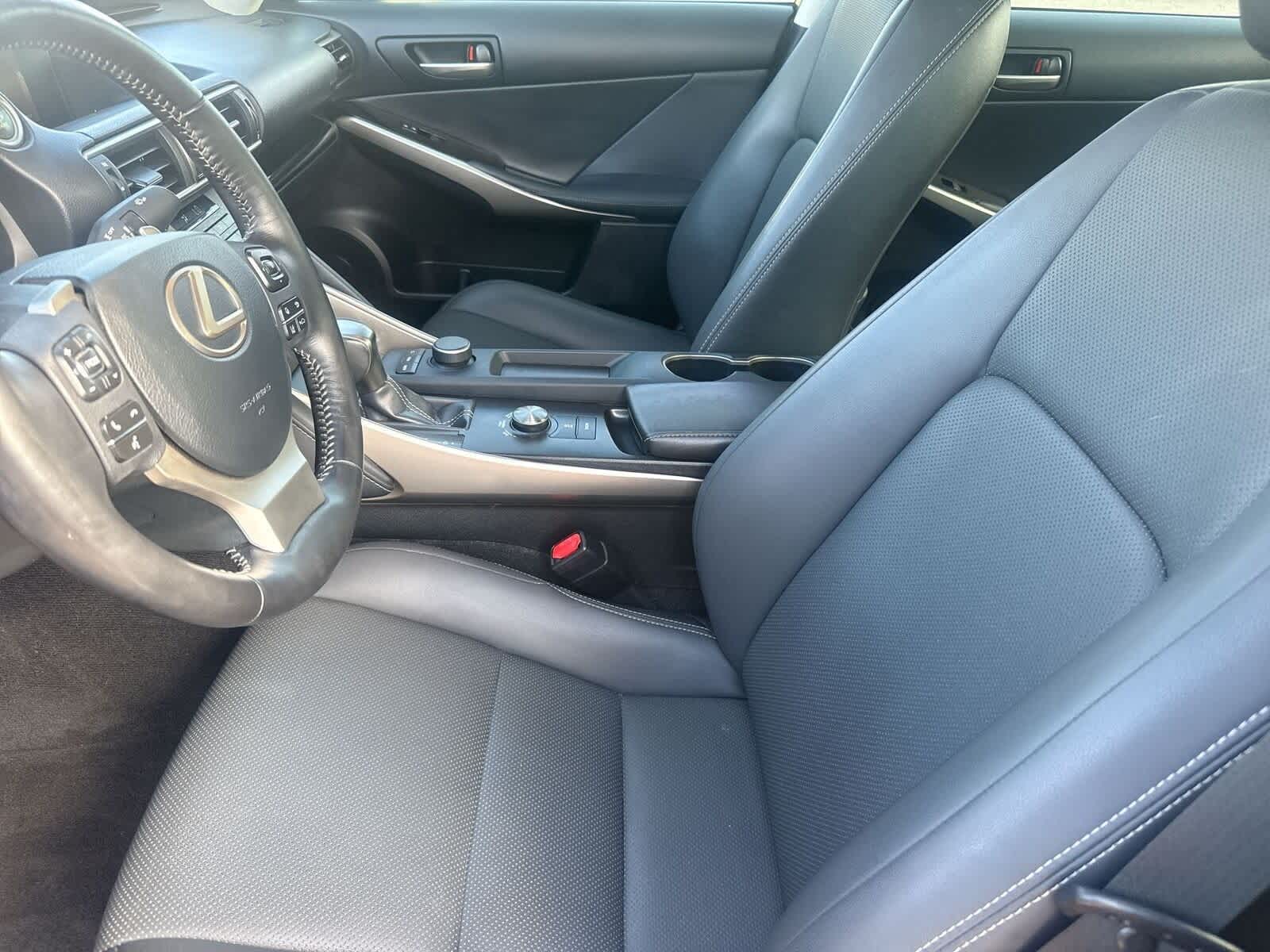 Thumbnail: 2019 Lexus IS - 17