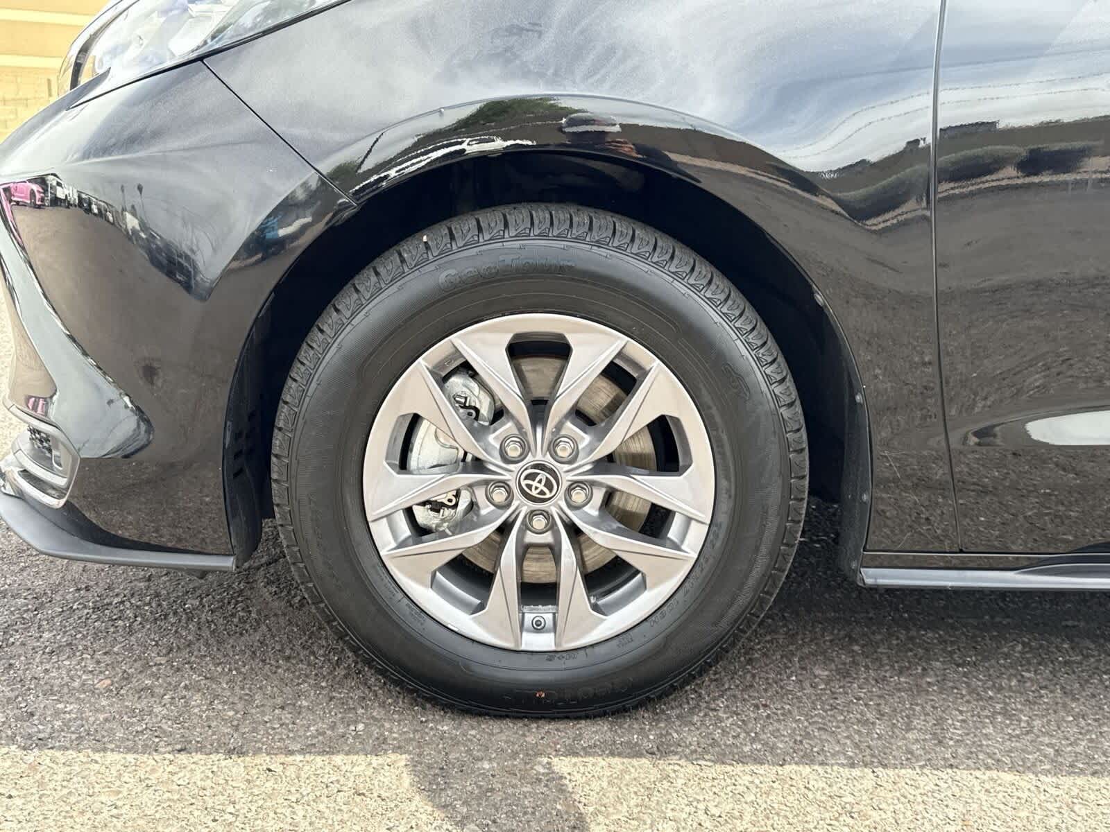 2024 Toyota Sienna LE 10