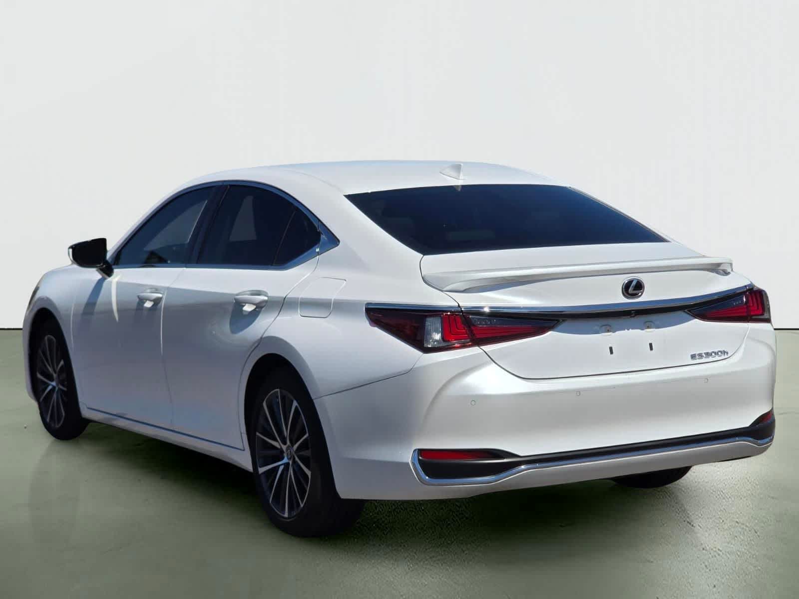 Thumbnail: 2025 Lexus ES - 4