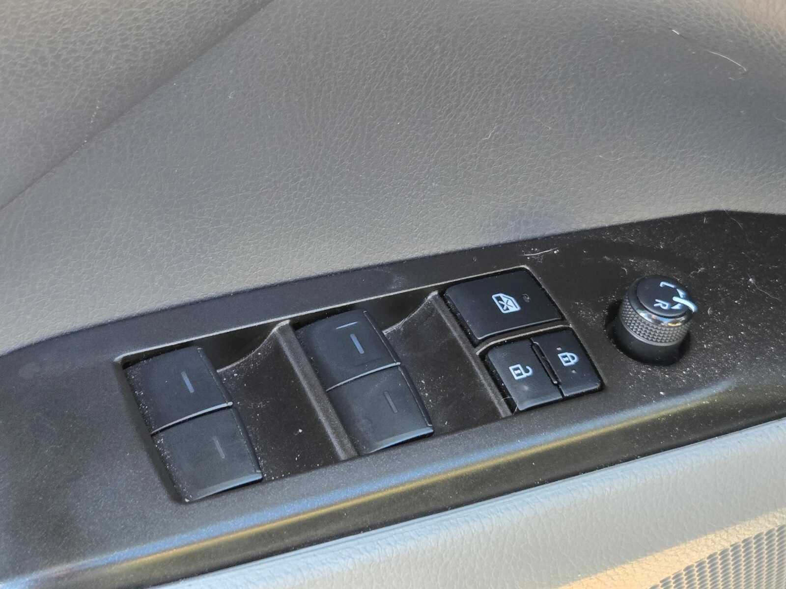 Thumbnail: 2022 Toyota Camry - 18