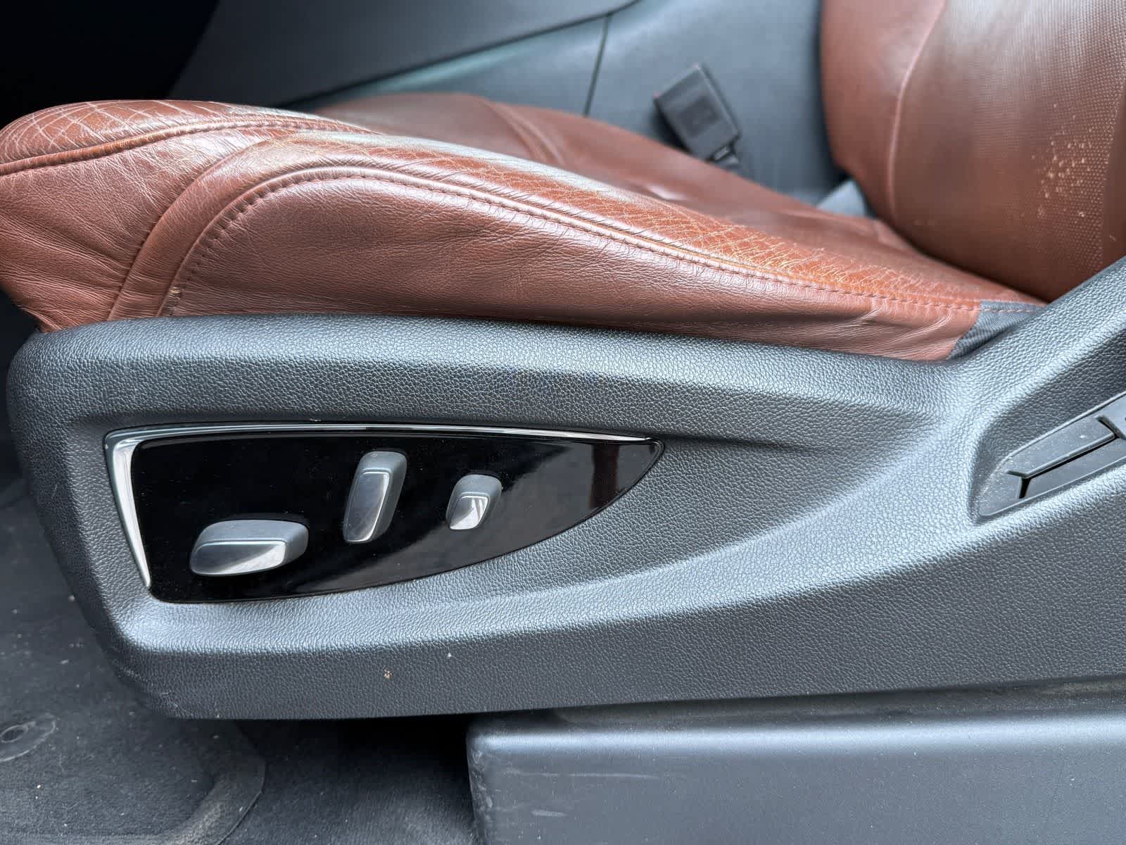 Thumbnail: 2016 Cadillac Escalade - 15