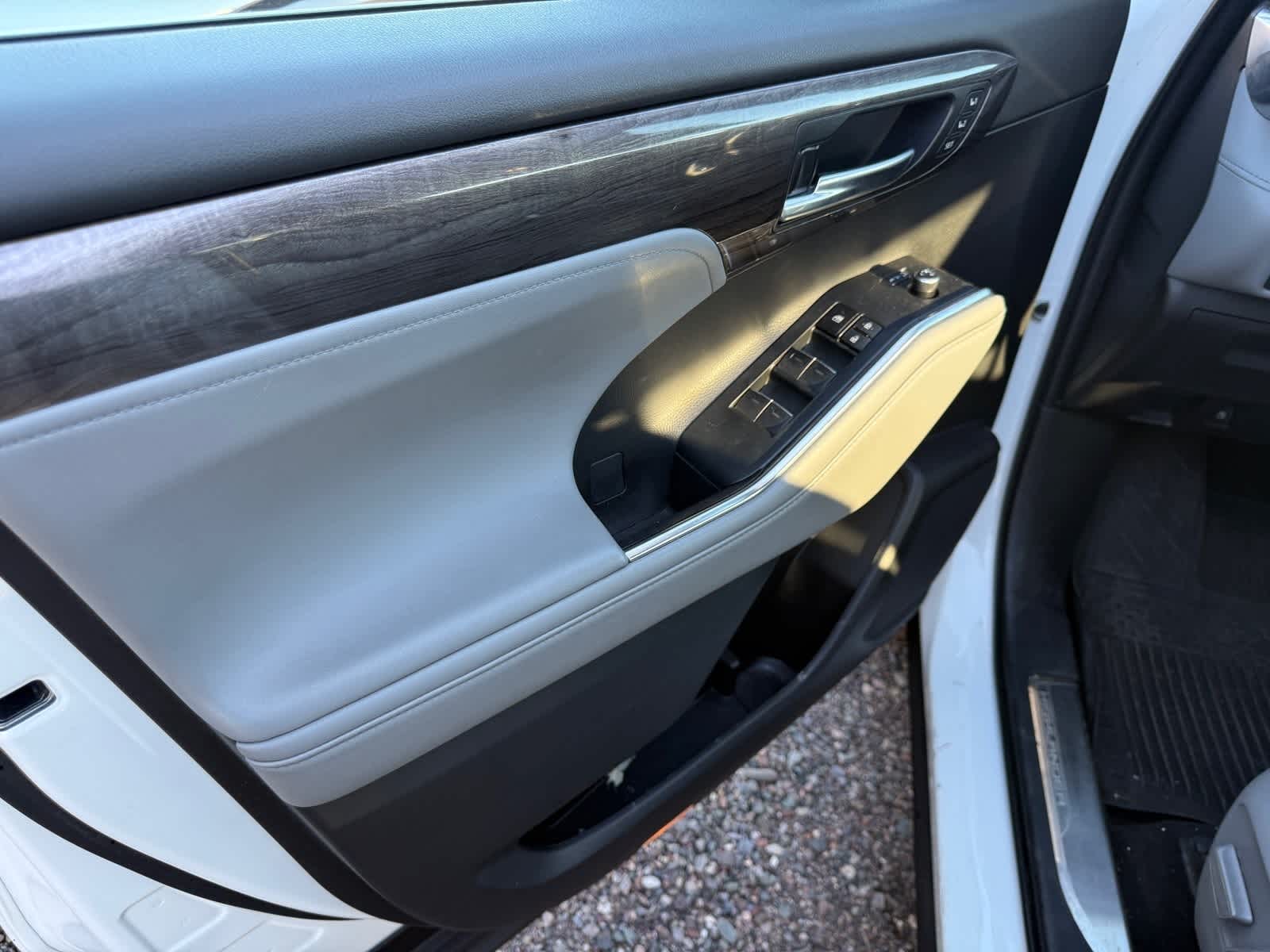 Thumbnail: 2023 Toyota Highlander - 17