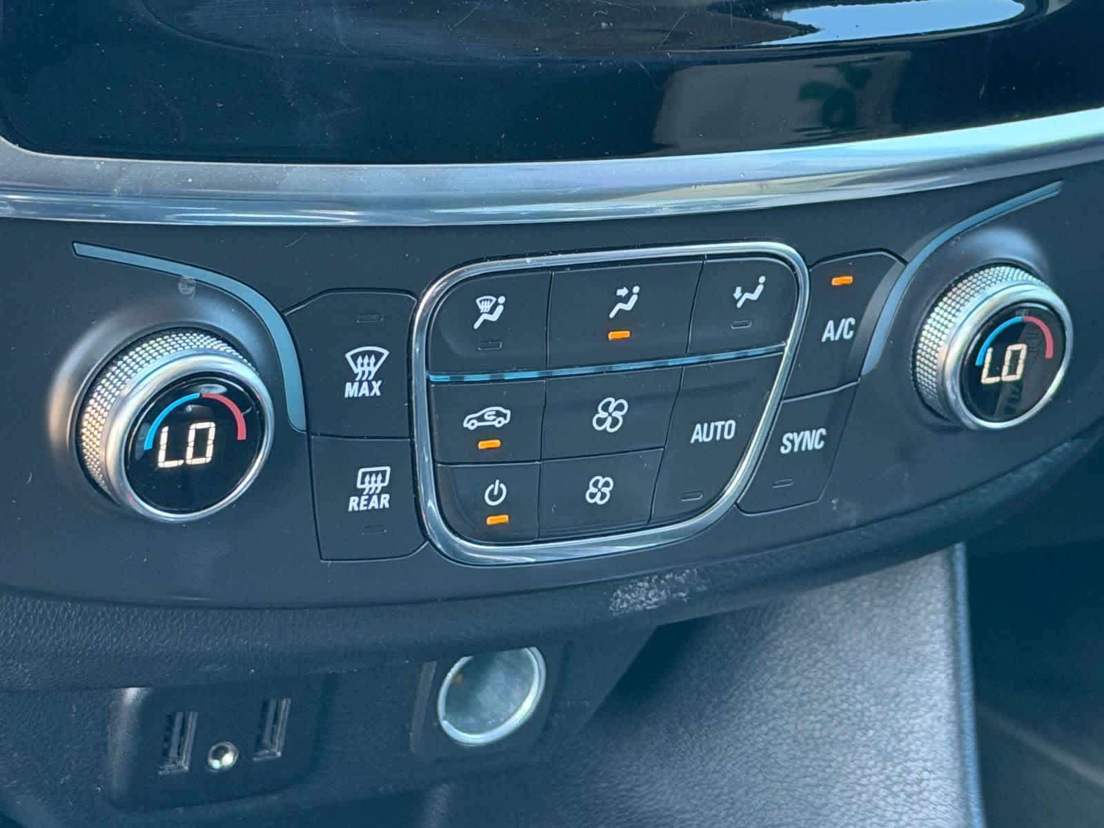 Thumbnail: 2020 Chevrolet Traverse - 12