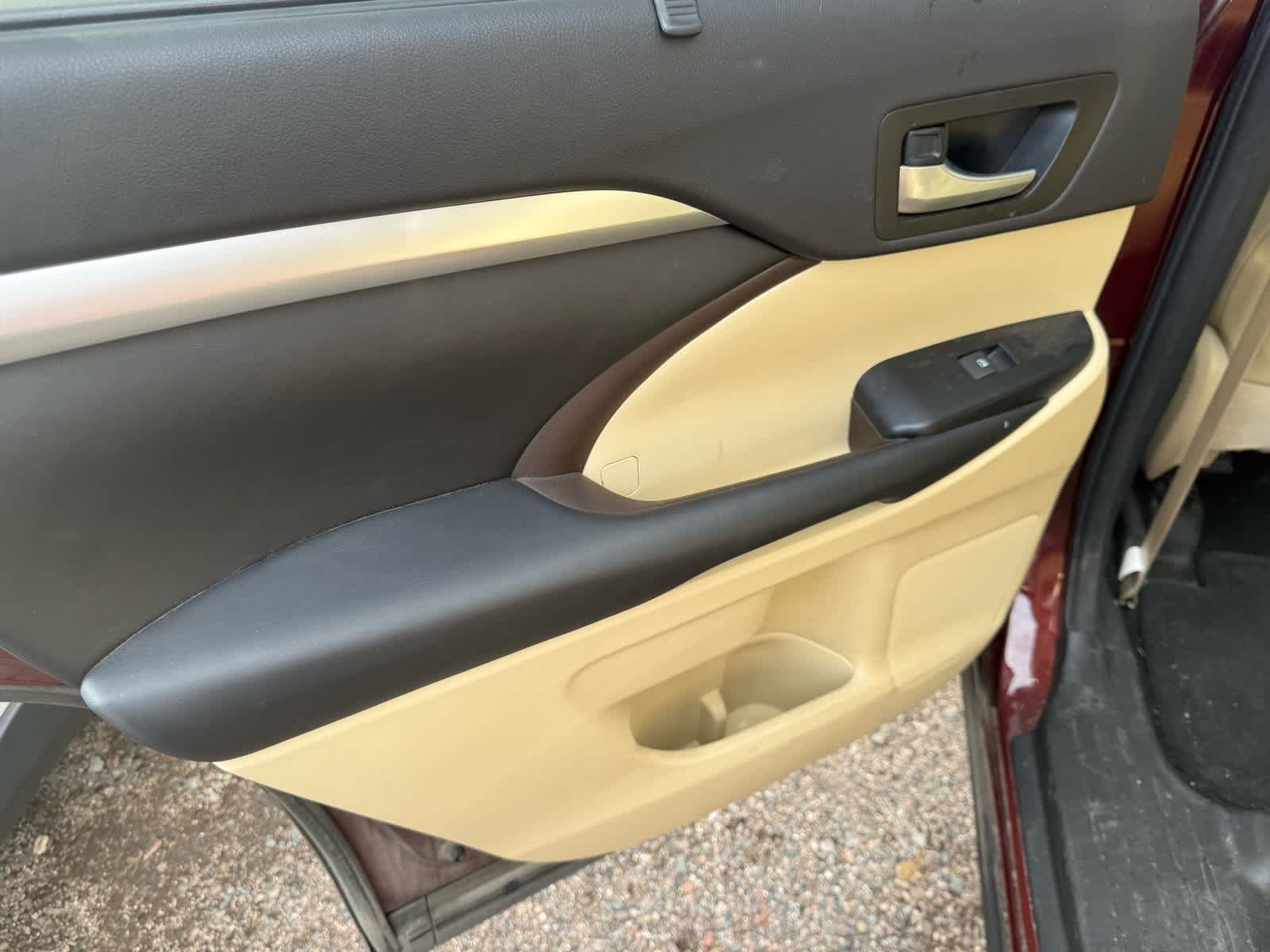 Thumbnail: 2016 Toyota Highlander - 7