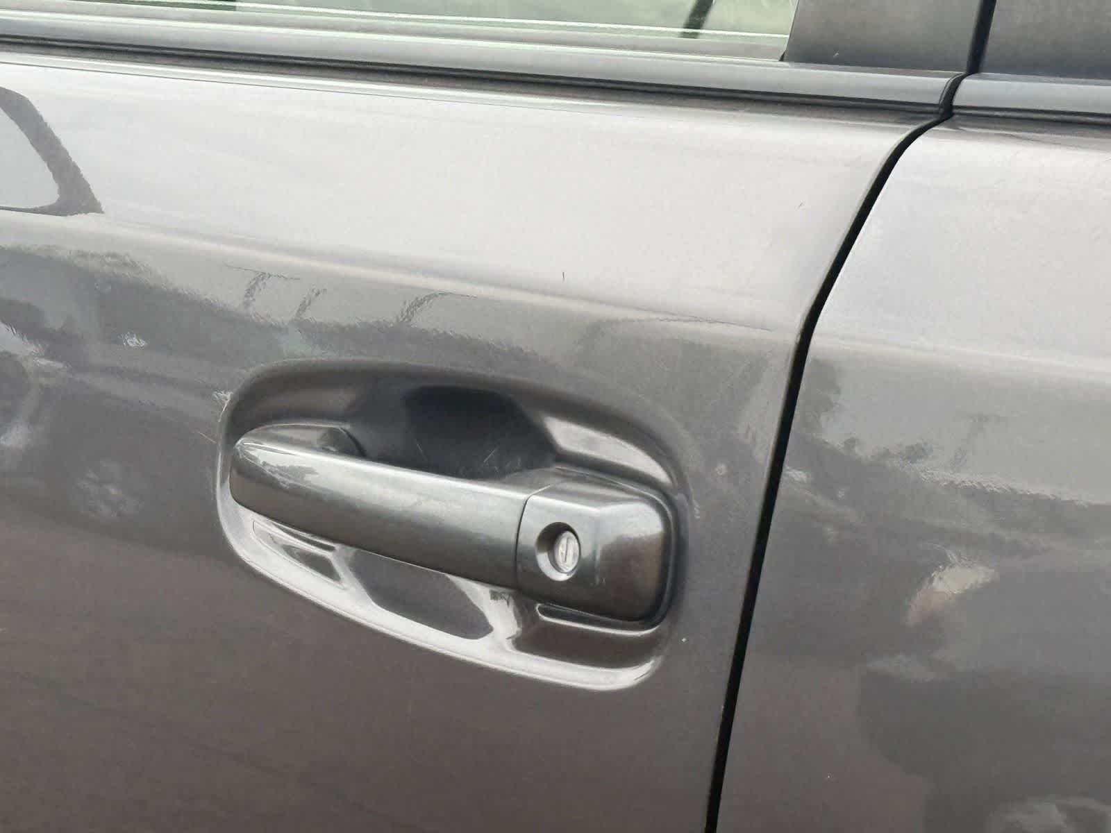 Thumbnail: 2015 Toyota 4Runner - 13