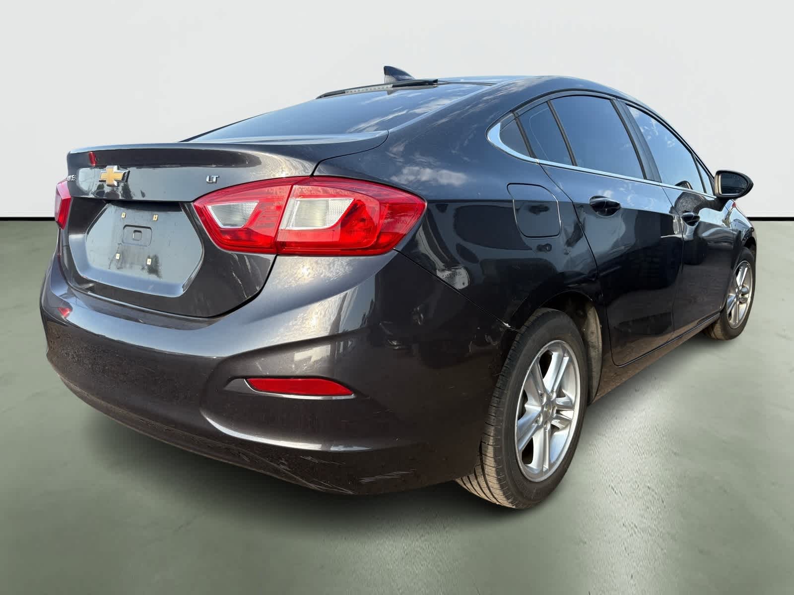 Thumbnail: 2017 Chevrolet Cruze - 4
