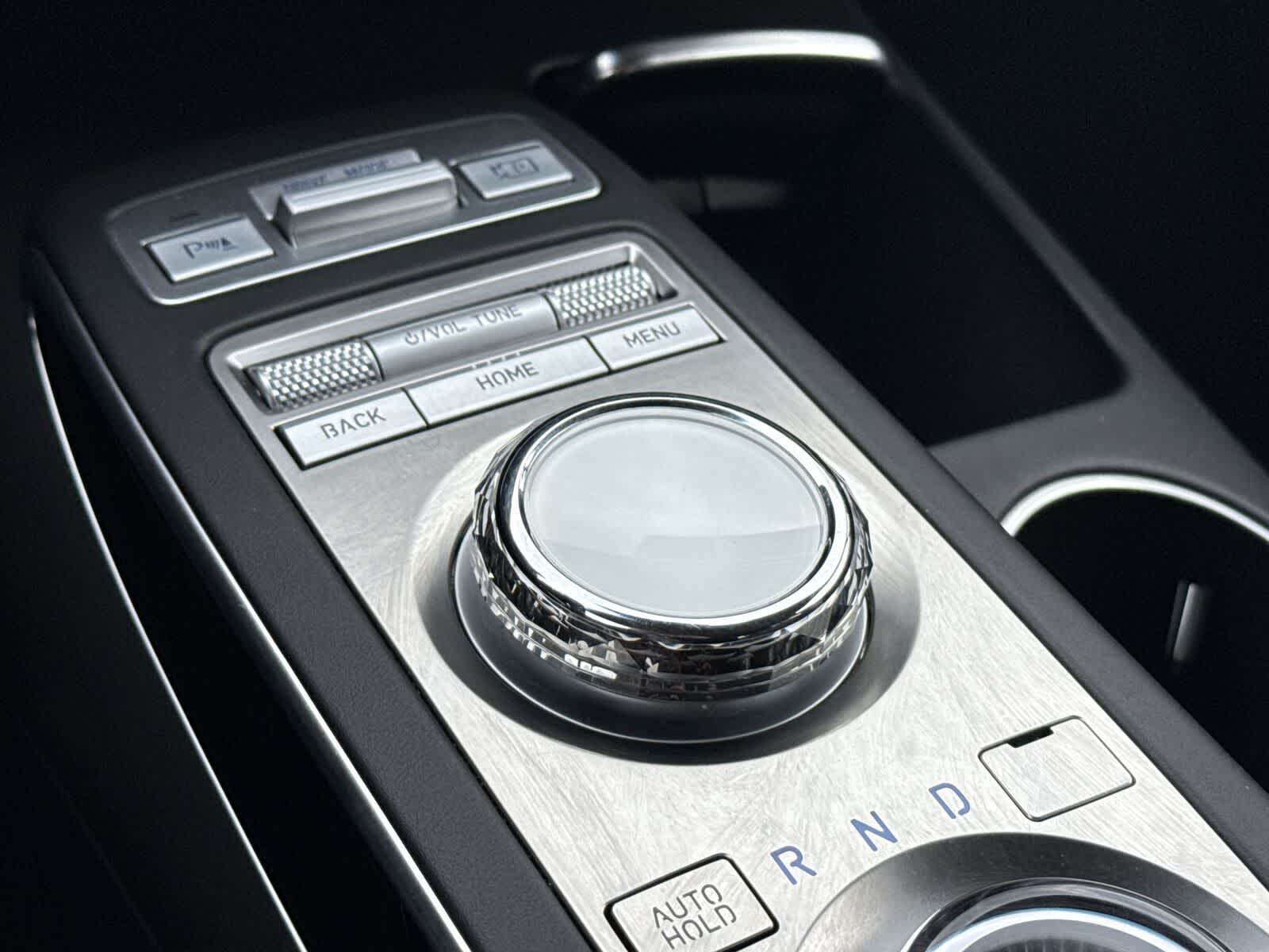 Thumbnail: 2025 Genesis GV70 - 25