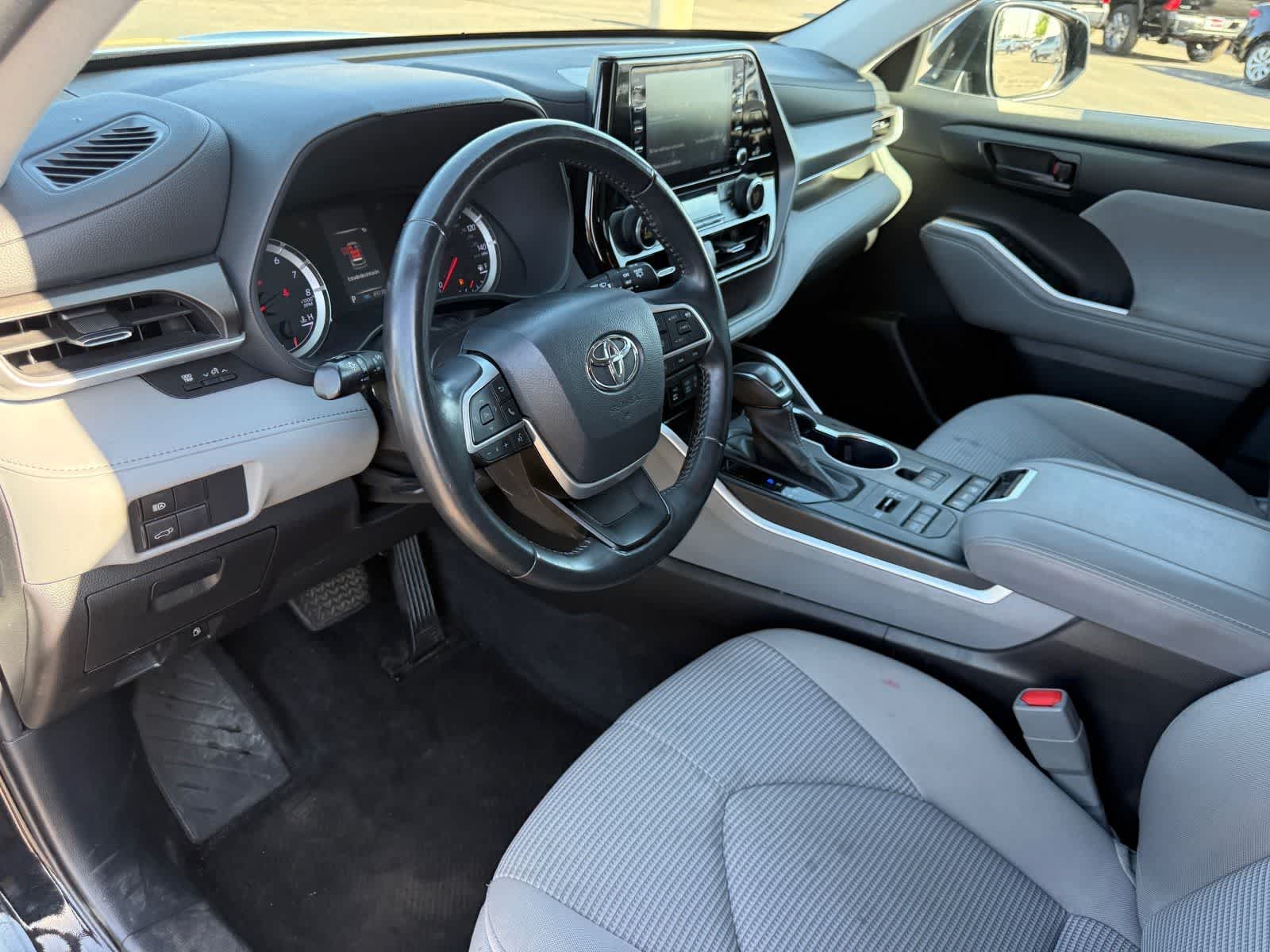 Thumbnail: 2022 Toyota Highlander - 13