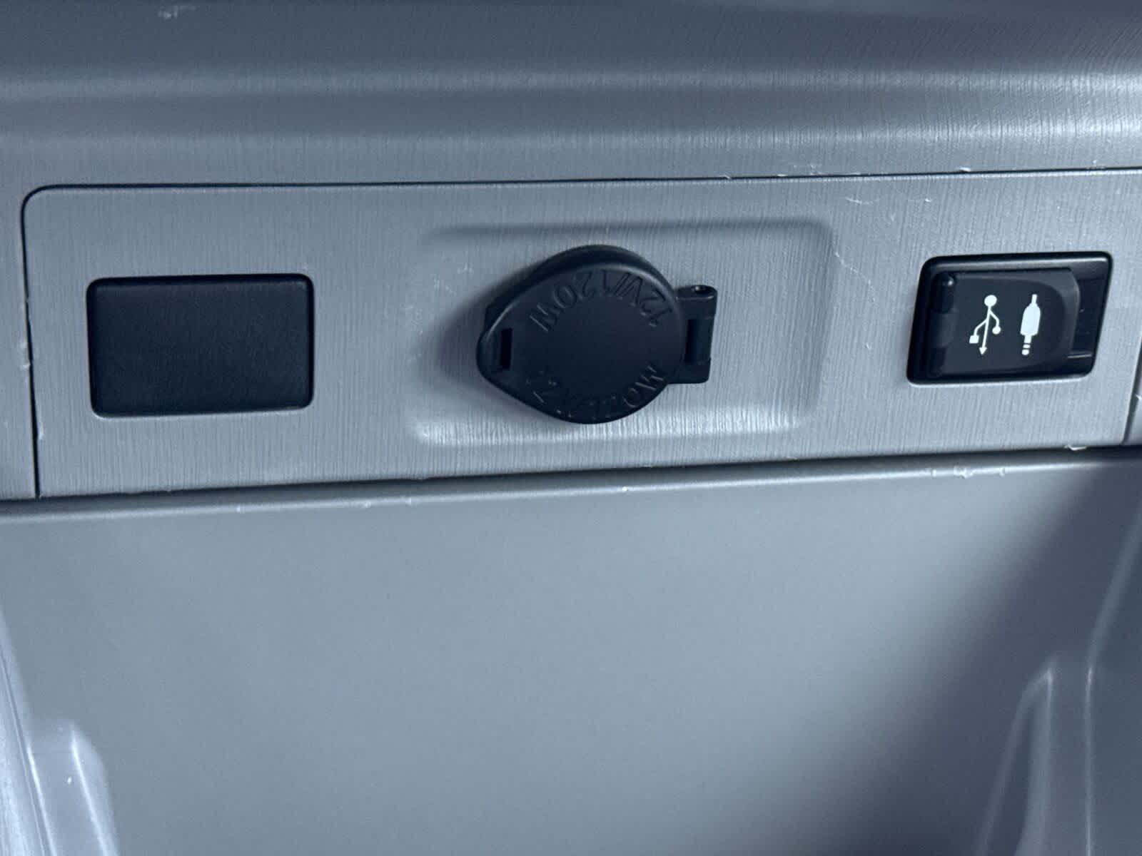 Thumbnail: 2017 Toyota Prius v - 24