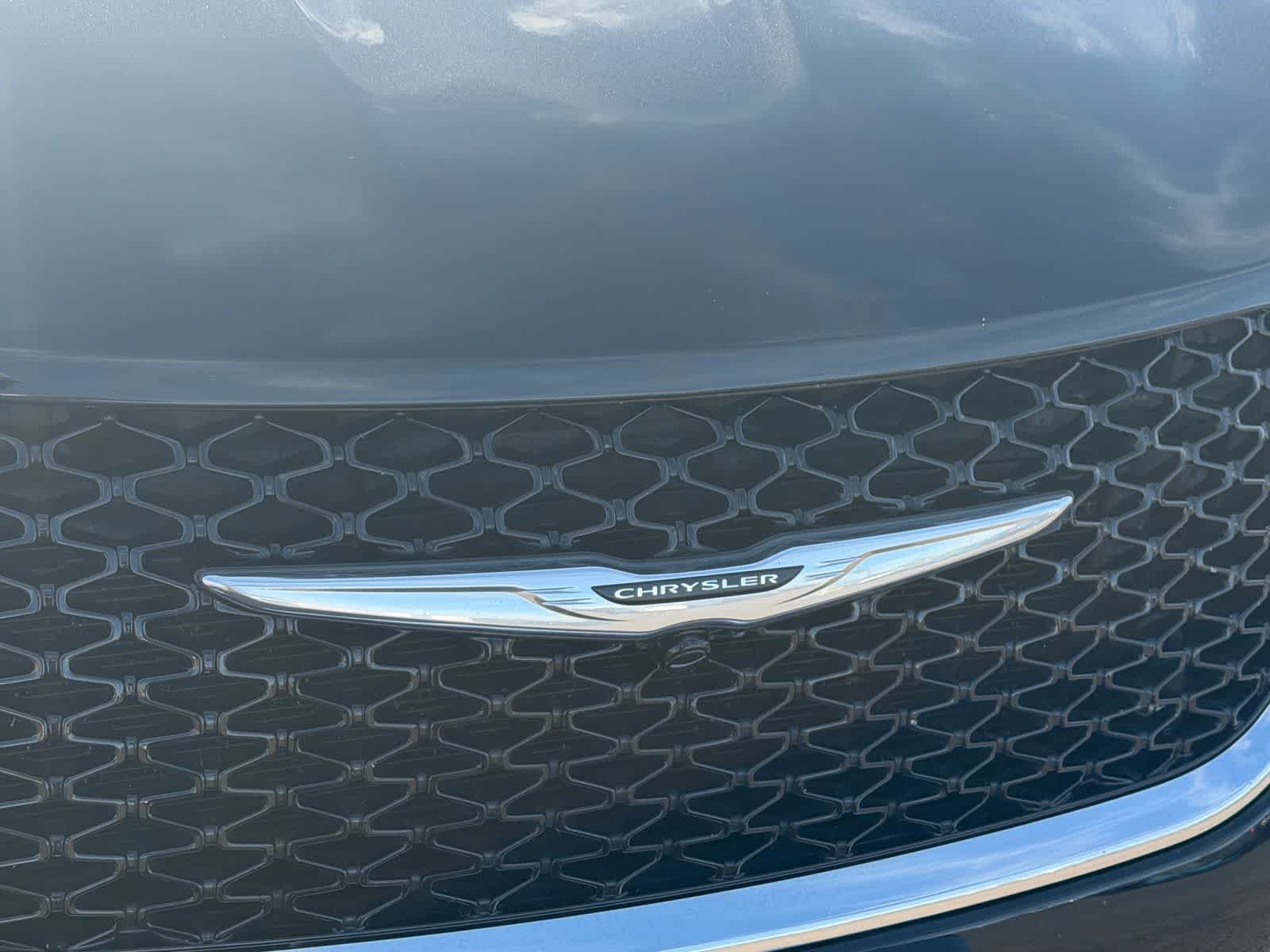 Thumbnail: 2023 Chrysler Pacifica - 8