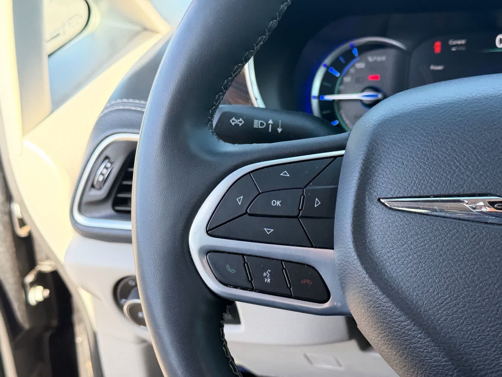 Thumbnail: 2023 Chrysler Pacifica - 14